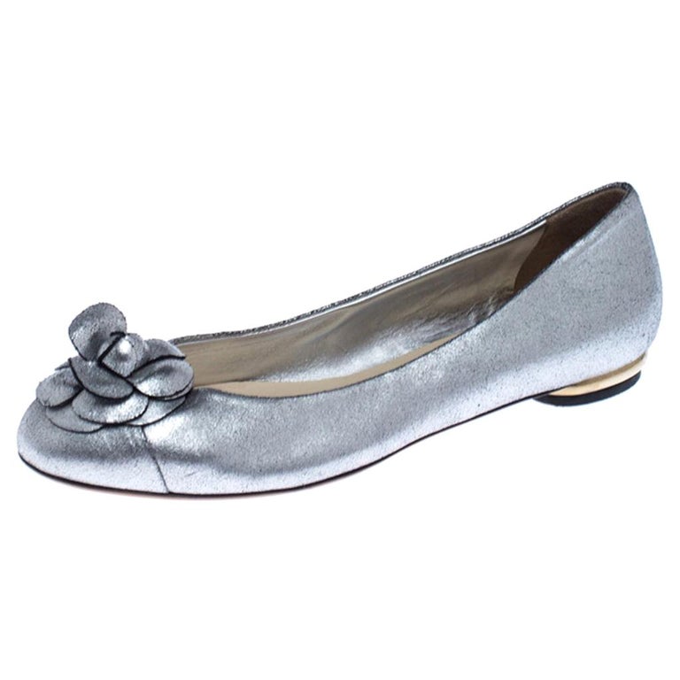 Chanel Metallic Silver Leather Camellia Embossed Ballet Flats Size 38.5 ...