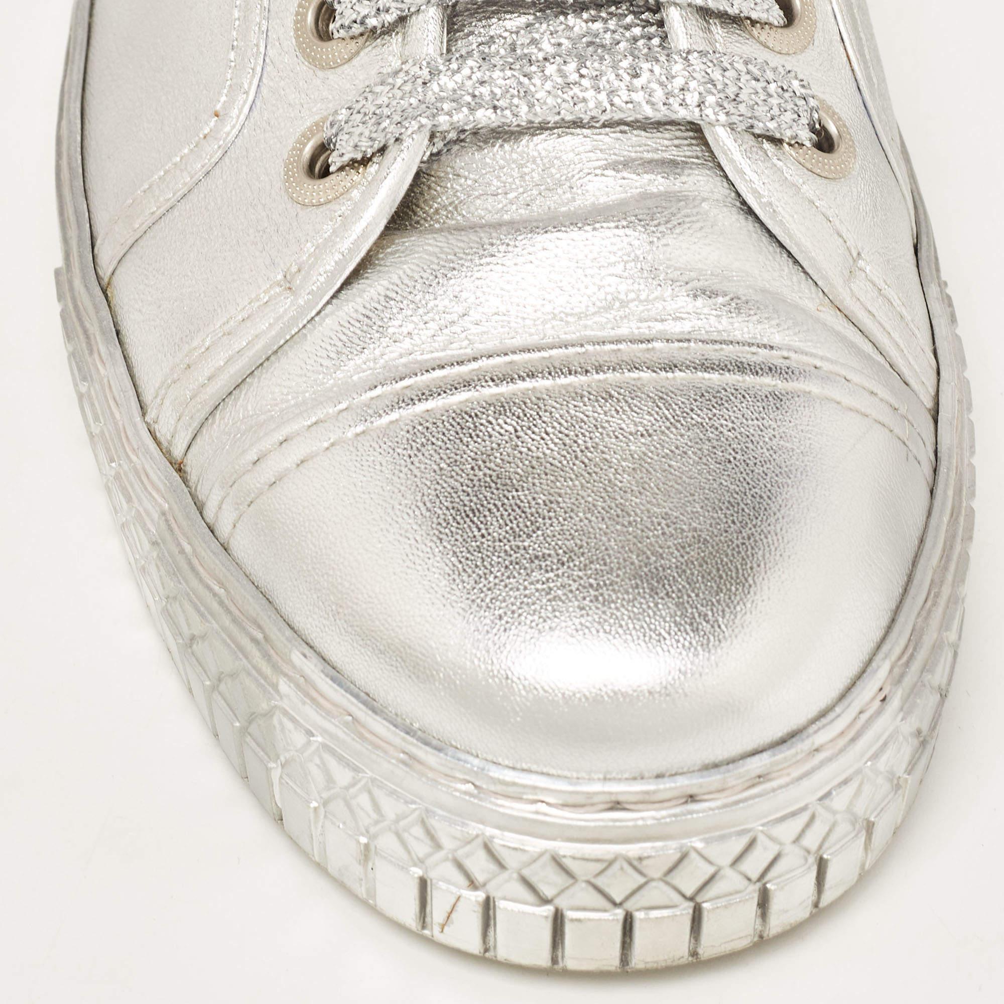 Chanel Metallic Silver Leather CC Logo Low Top Sneakers Size 40 1
