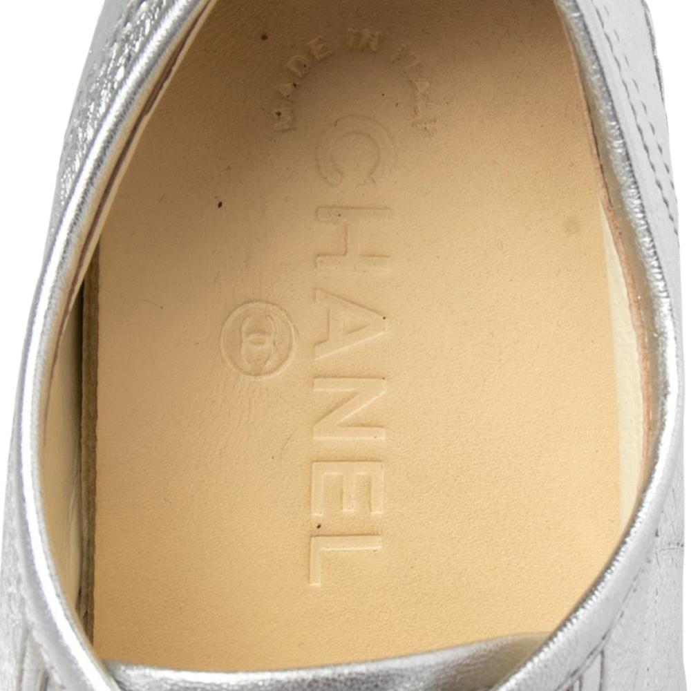 Chanel Metallic Silver Leather Lace Up Sneakers Size 38 In Good Condition In Dubai, Al Qouz 2