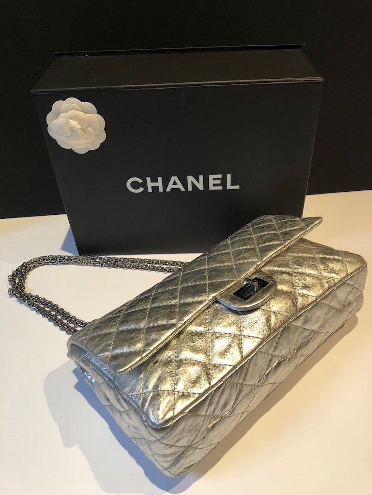 CHANEL Metallic Silver Quilted 2.55 Aged Leather Reissue Double Flap Bag 228  For Sale 3