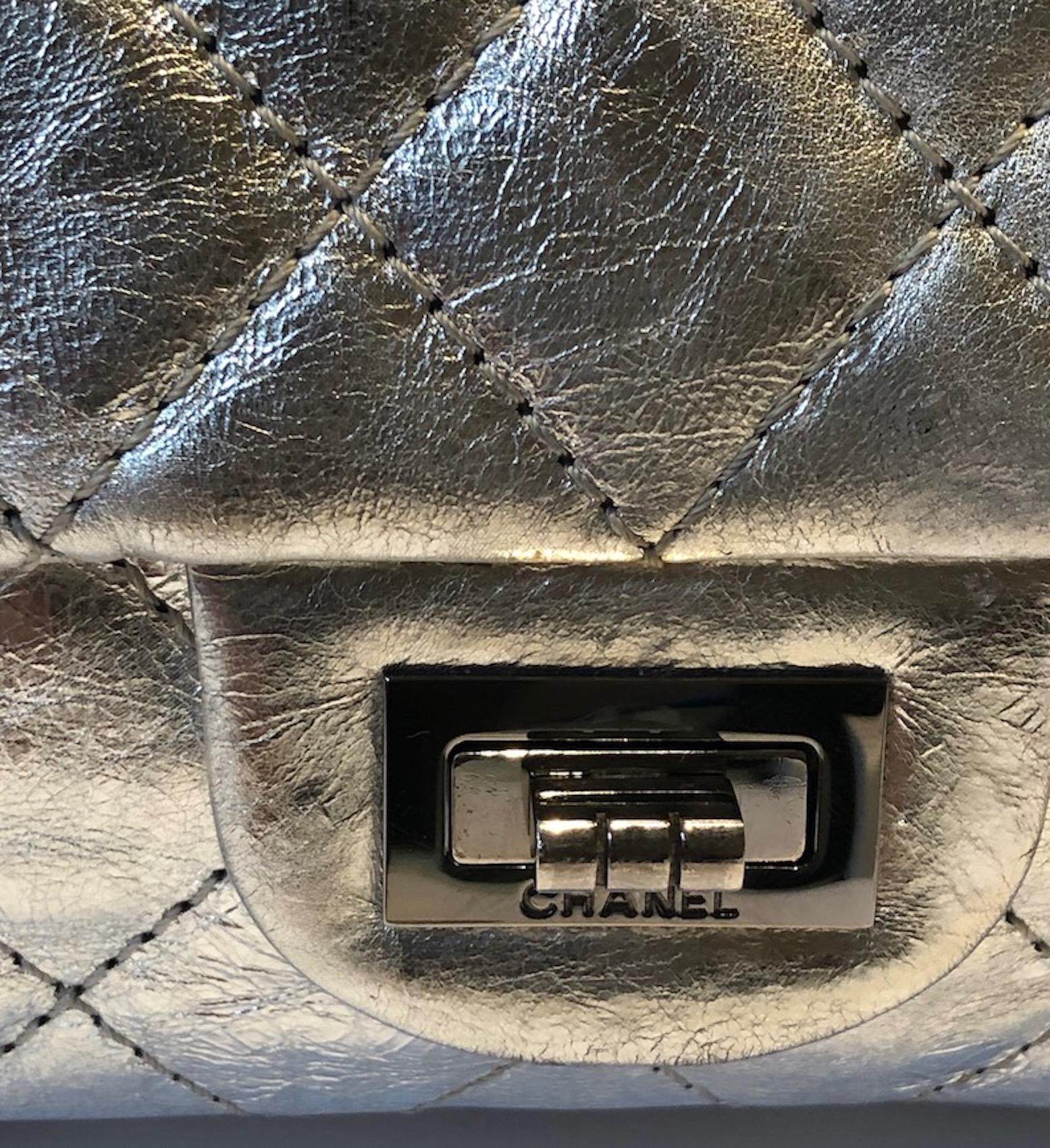 Women's CHANEL Metallic Silver Quilted 2.55 Aged Leather Reissue Double Flap Bag 228 For Sale