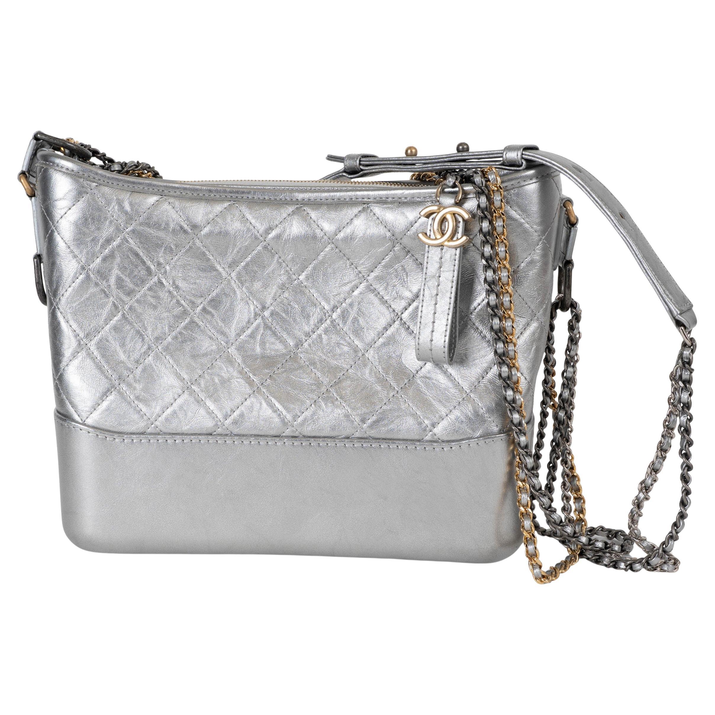 Chanel Borsa a tracolla GABRIELLE MEDIUM HOBO 2017 in pelle trapuntata argento metallizzato in vendita