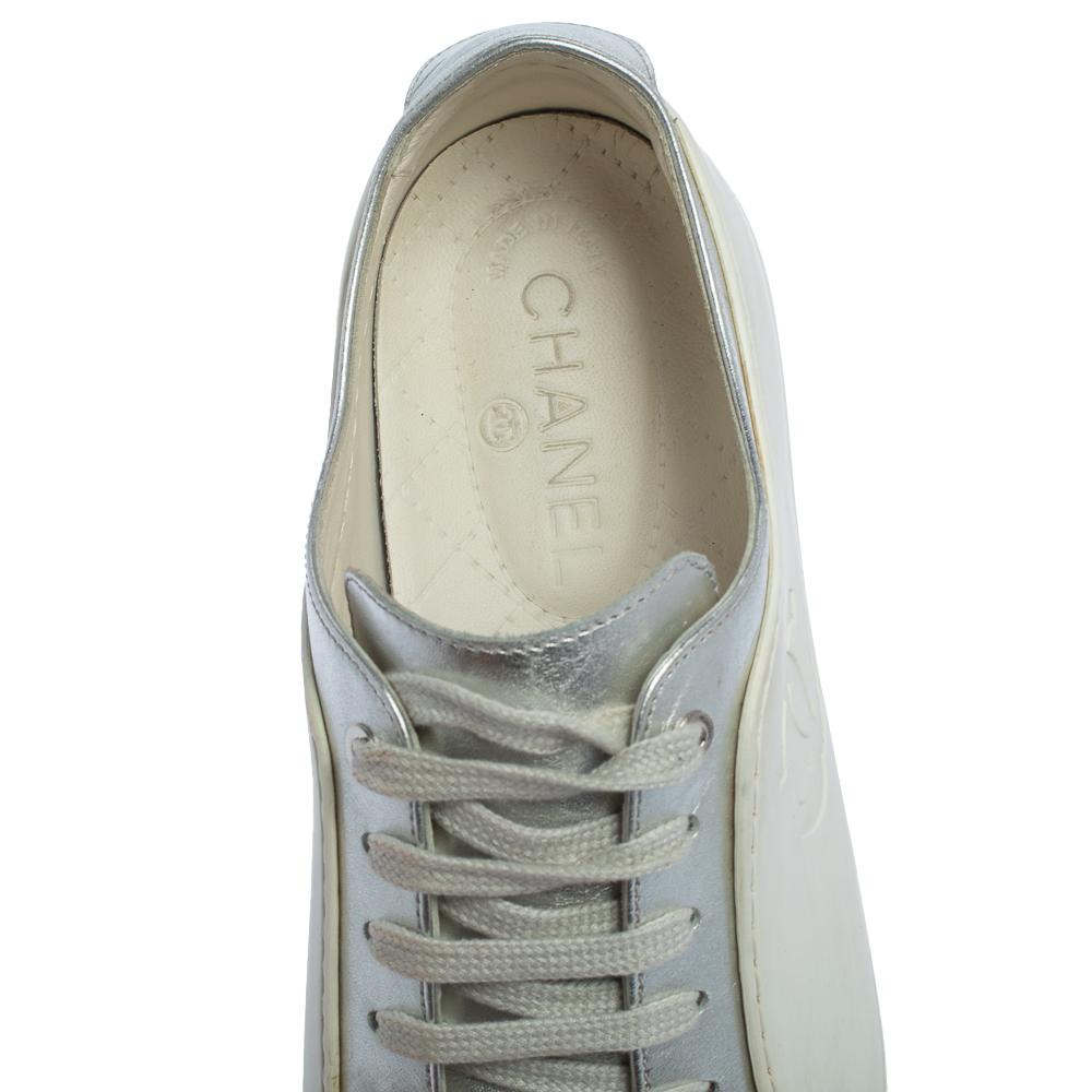 Chanel Metallic Silver/White Leather And Rubber CC Low Top Sneakers Size 40.5 1