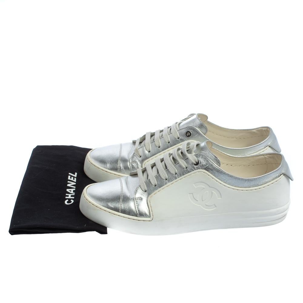 Chanel Metallic Silver/White Leather And Rubber CC Low Top Sneakers Size 40.5 3