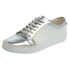 Chanel Metallic Silver/White Leather And Rubber CC Low Top Sneakers Size 40.5