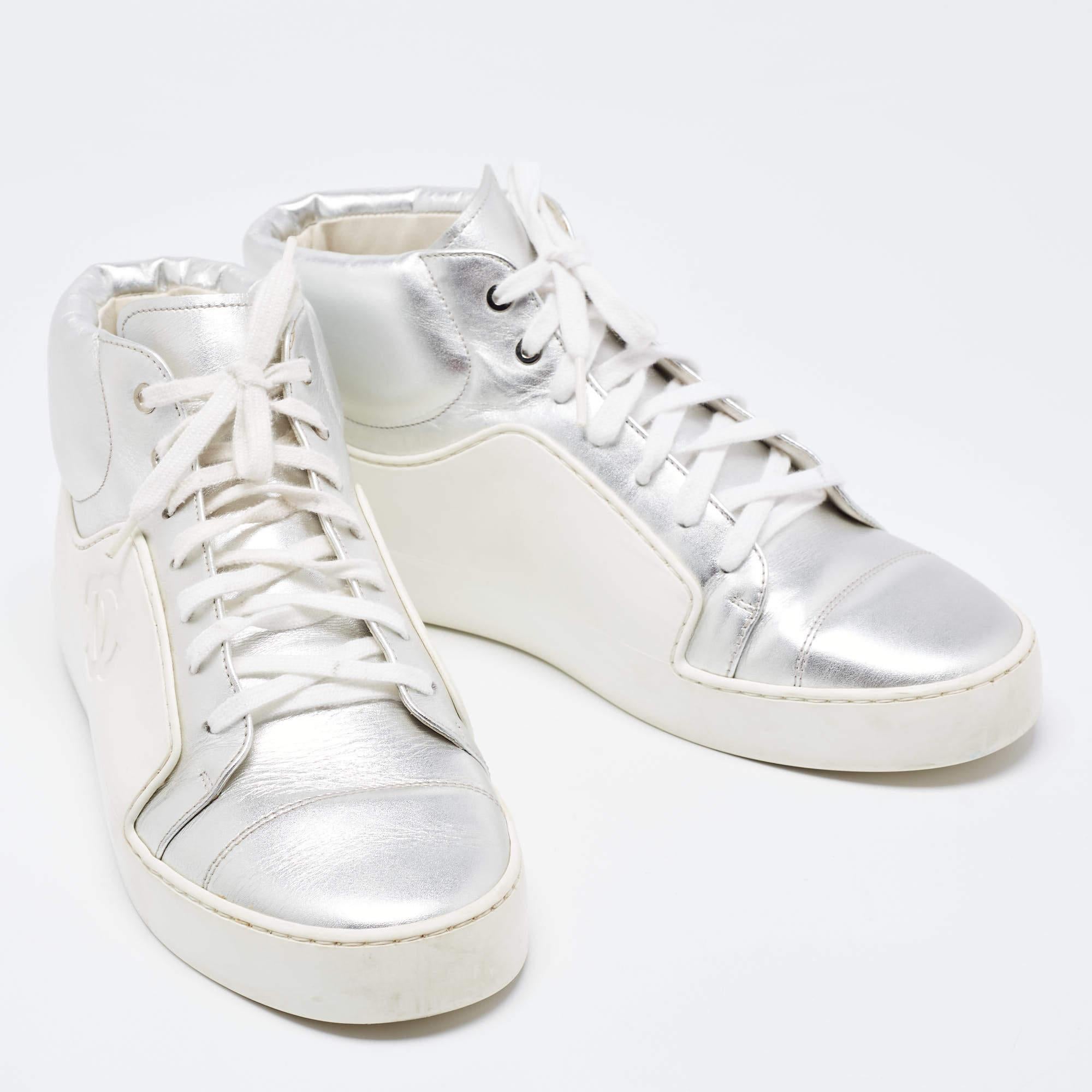 Give your outfit a luxe update with this pair of Chanel high-top sneakers. The shoes are sewn perfectly to help you make a statement in them for a long time.

