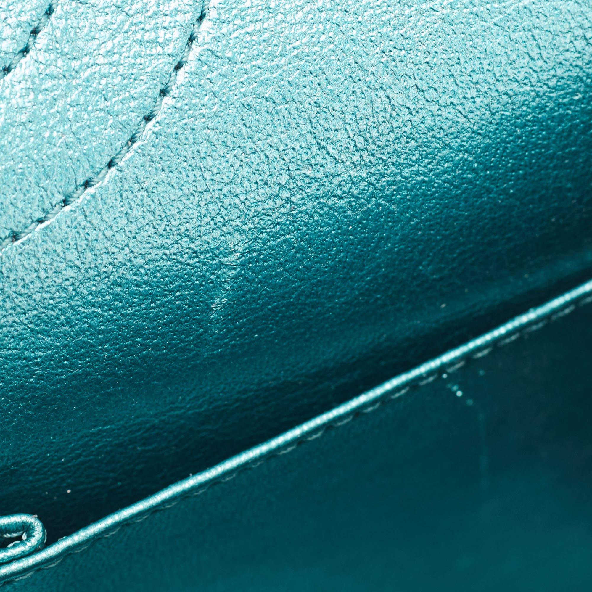 Chanel Metallic Teal Grün Gestepptes Leder Reissue 2.55 Classic 226 Klappentasche im Angebot 9