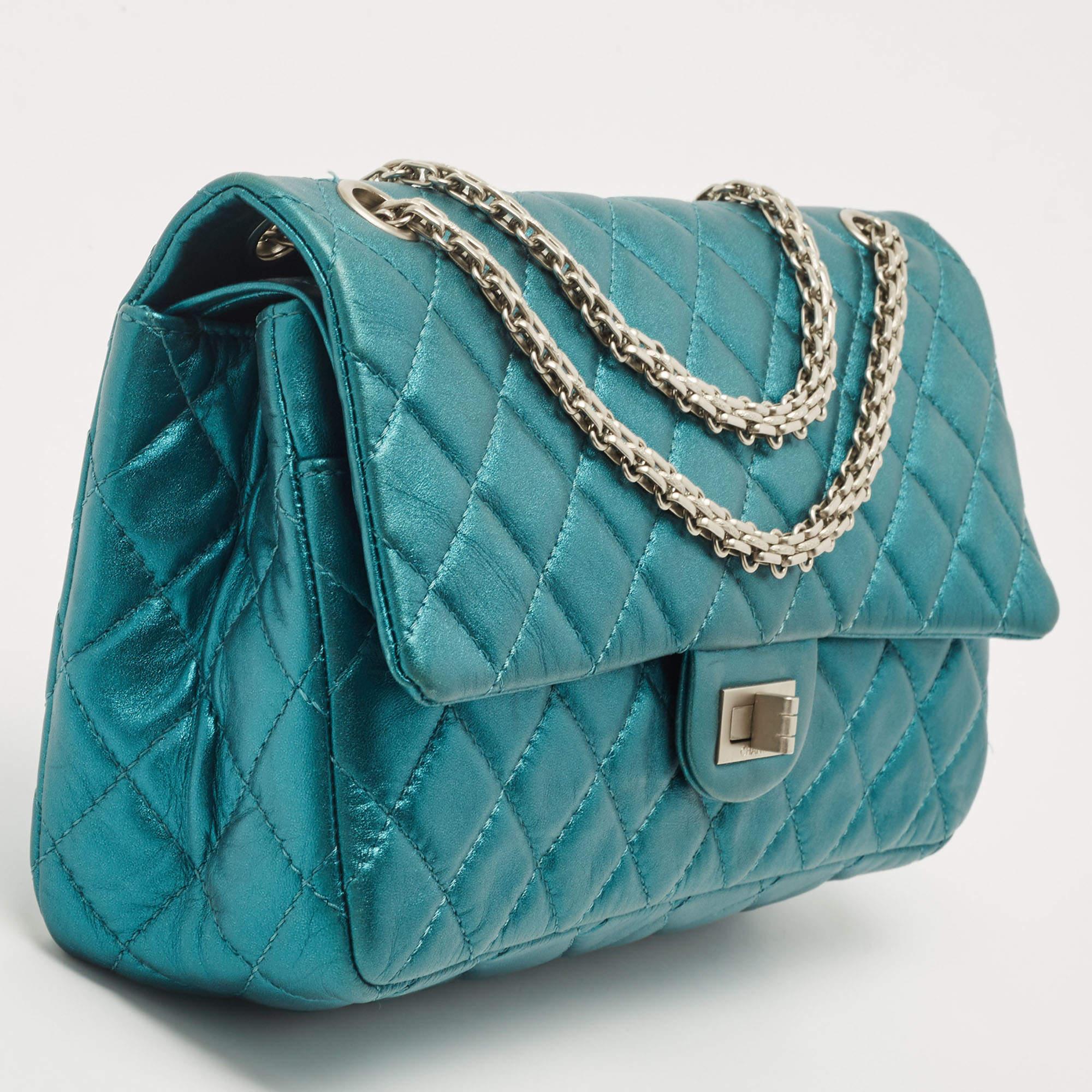 Chanel Metallic Teal Green Quilted Leather Reissue 2.55 Classic 226 Flap Bag In Good Condition For Sale In Dubai, Al Qouz 2