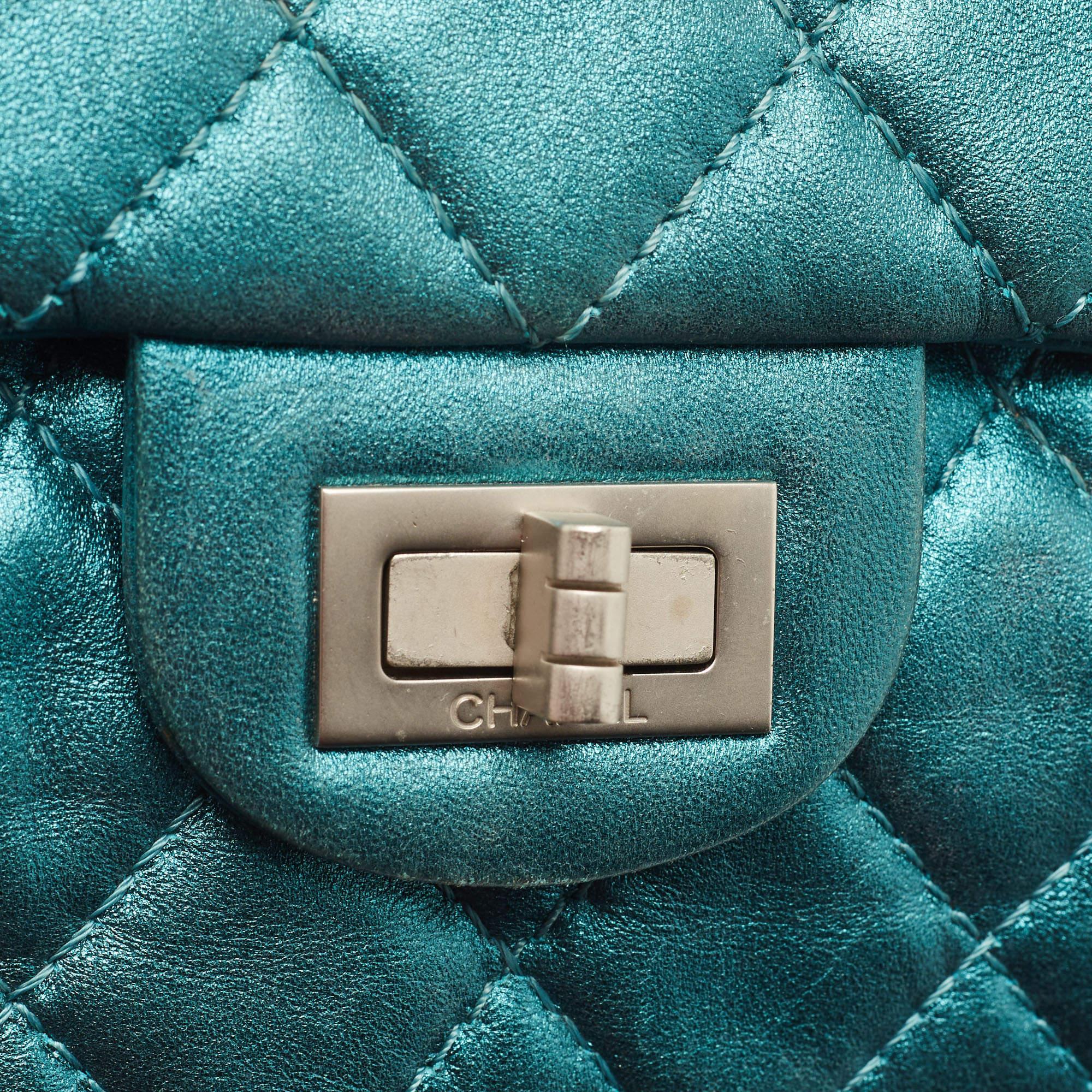 Chanel Metallic Teal Grün Gestepptes Leder Reissue 2.55 Classic 226 Klappentasche im Angebot 2