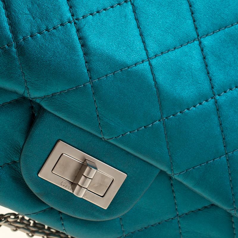 Chanel Metallic Turquoise Quilted Jumbo Reissue 2.55 Classic 227 Flap Bag In Good Condition In Dubai, Al Qouz 2