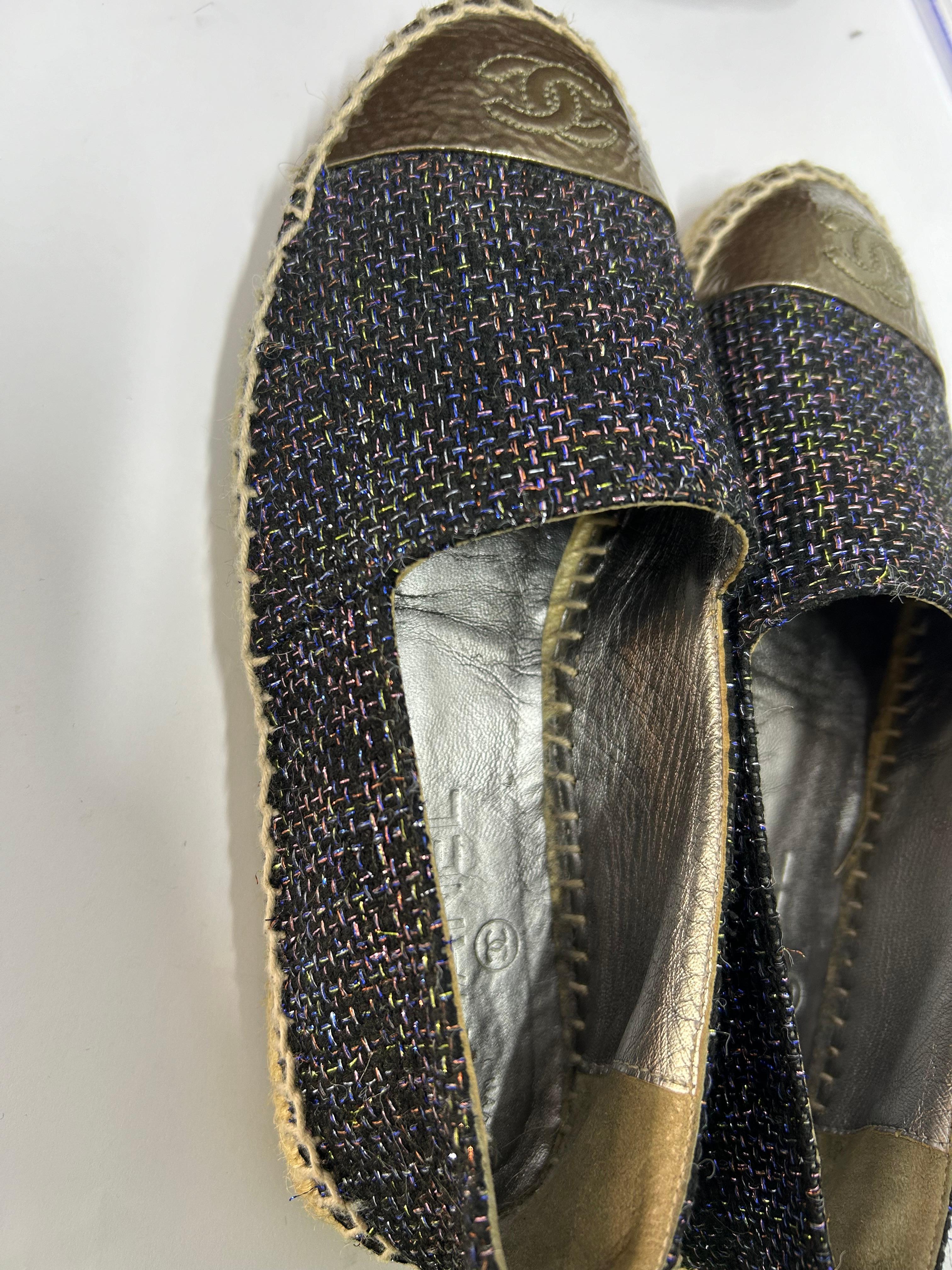 Chanel Espadrilles à bout ouvert CC et en tweed métallisé, taille EU 36 en vente 5
