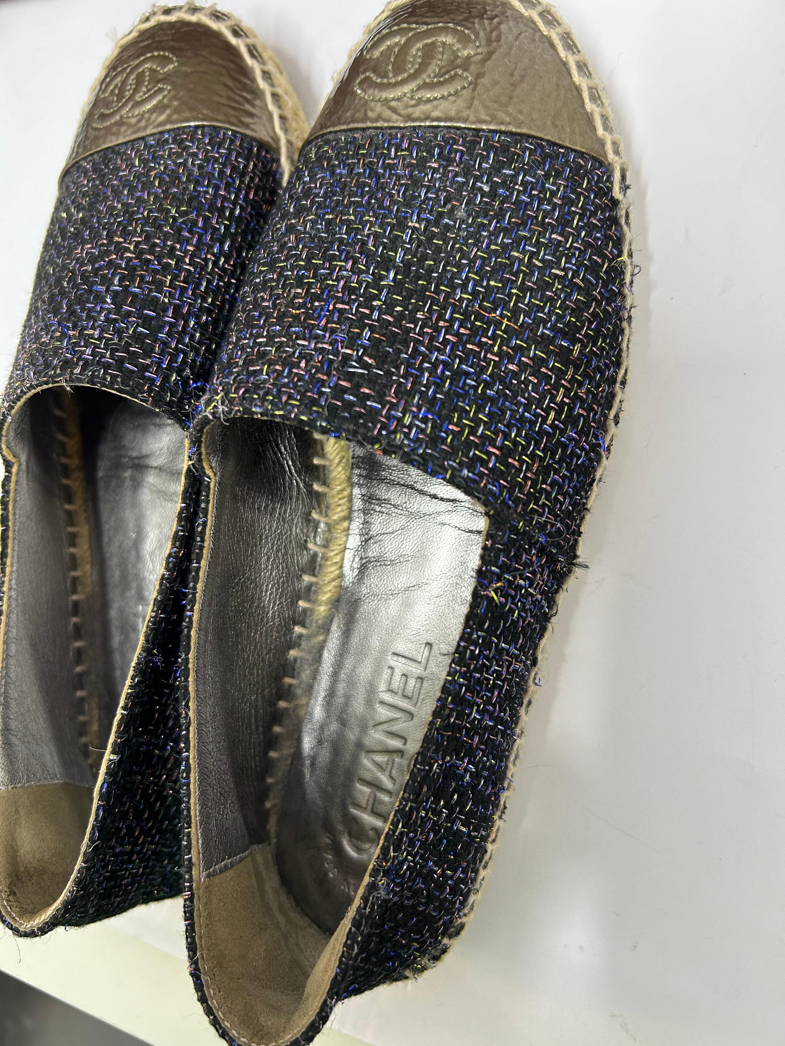 Chanel Espadrilles à bout ouvert CC et en tweed métallisé, taille EU 36 en vente 6
