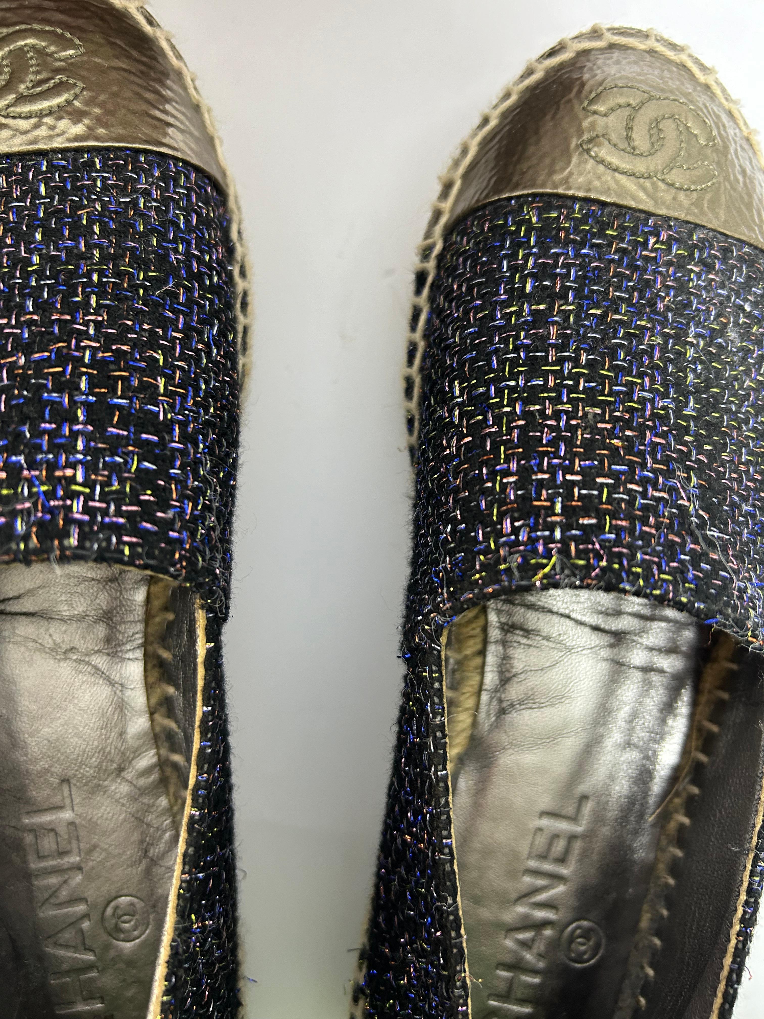 Chanel Espadrilles à bout ouvert CC et en tweed métallisé, taille EU 36 en vente 9