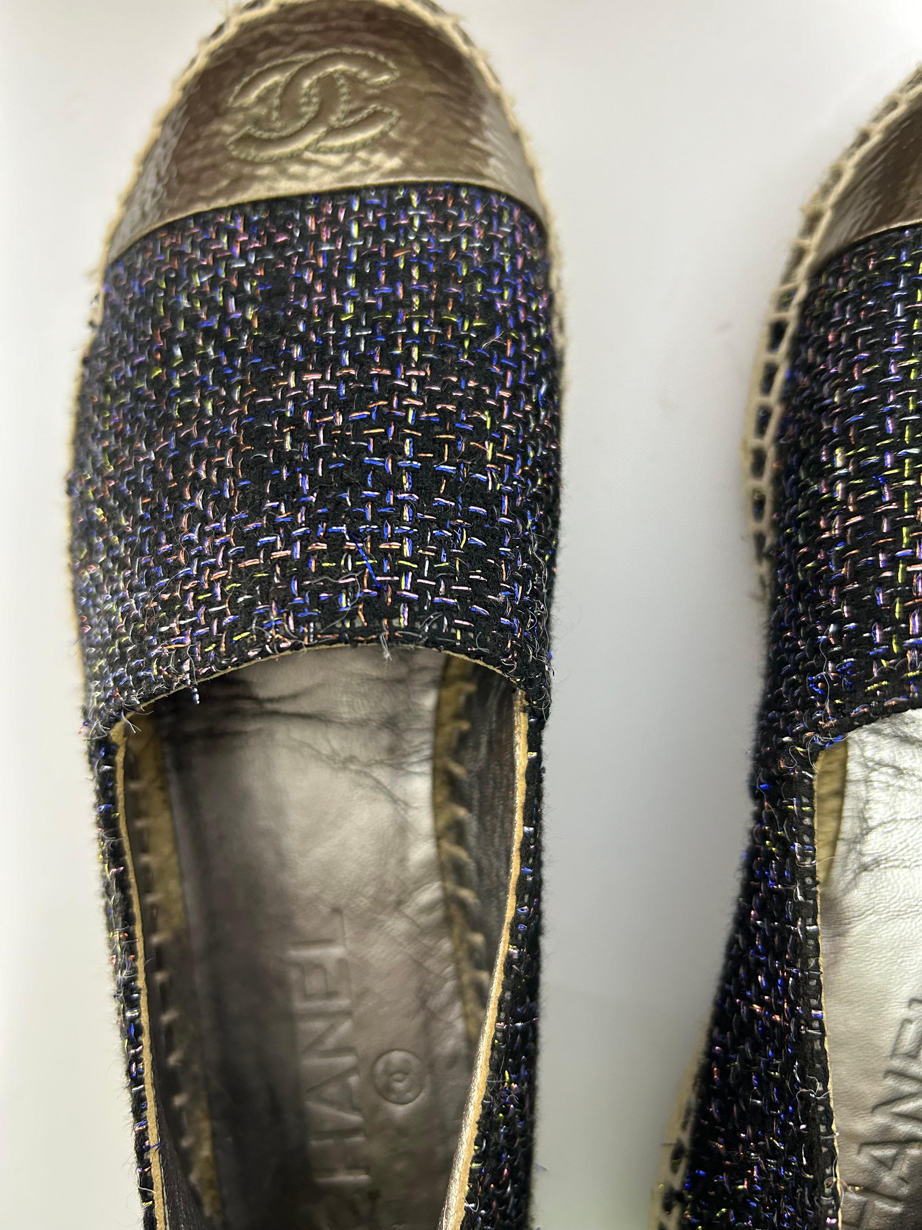 Chanel Espadrilles à bout ouvert CC et en tweed métallisé, taille EU 36 en vente 11