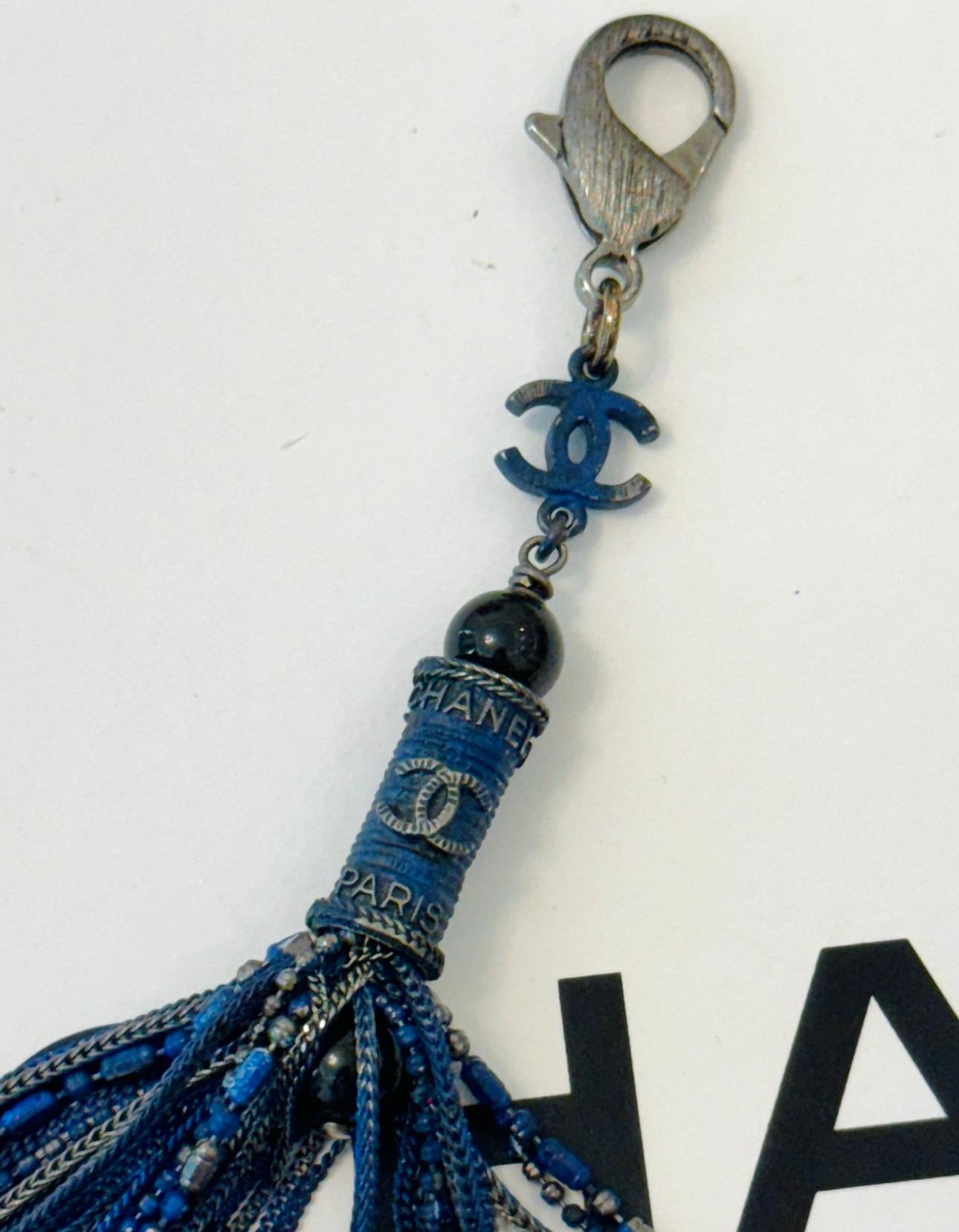 Chanel métiers dart 2010 Paris Shanghai pendant/ keychain bag en vente 1