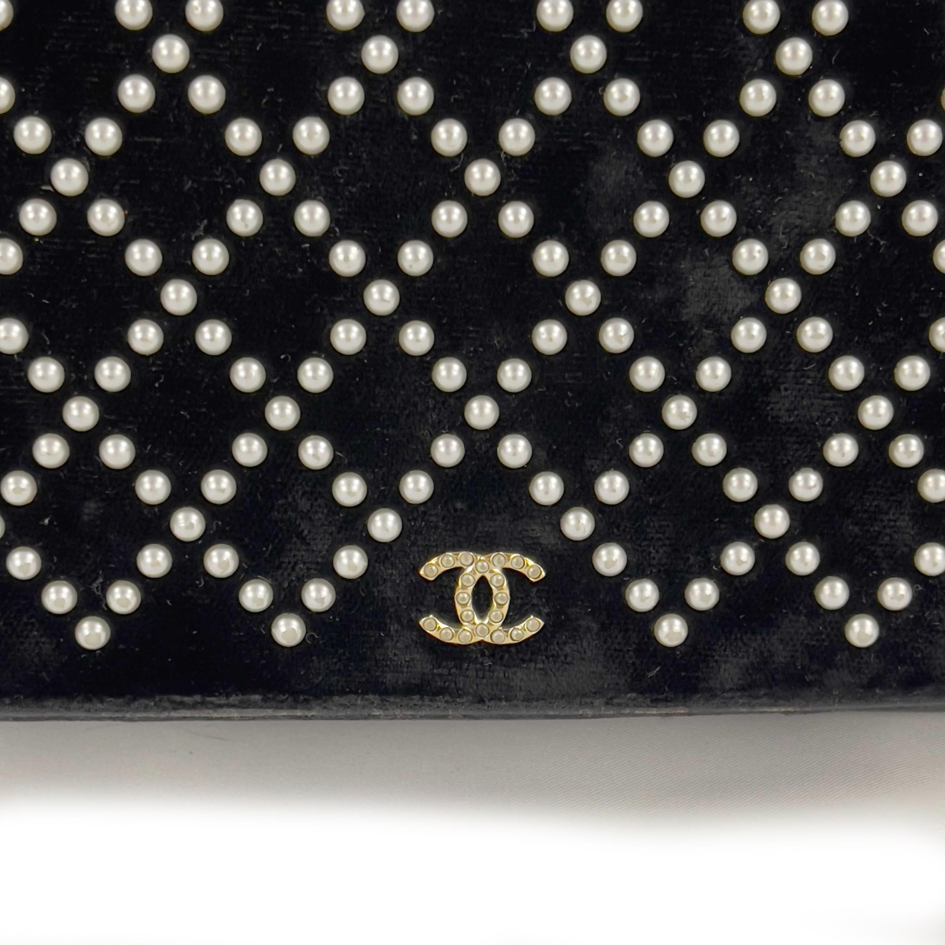 Chanel - Metiers d'Art 2017 Black Velvet and Pearl Crossbody Wallet on Chain 6