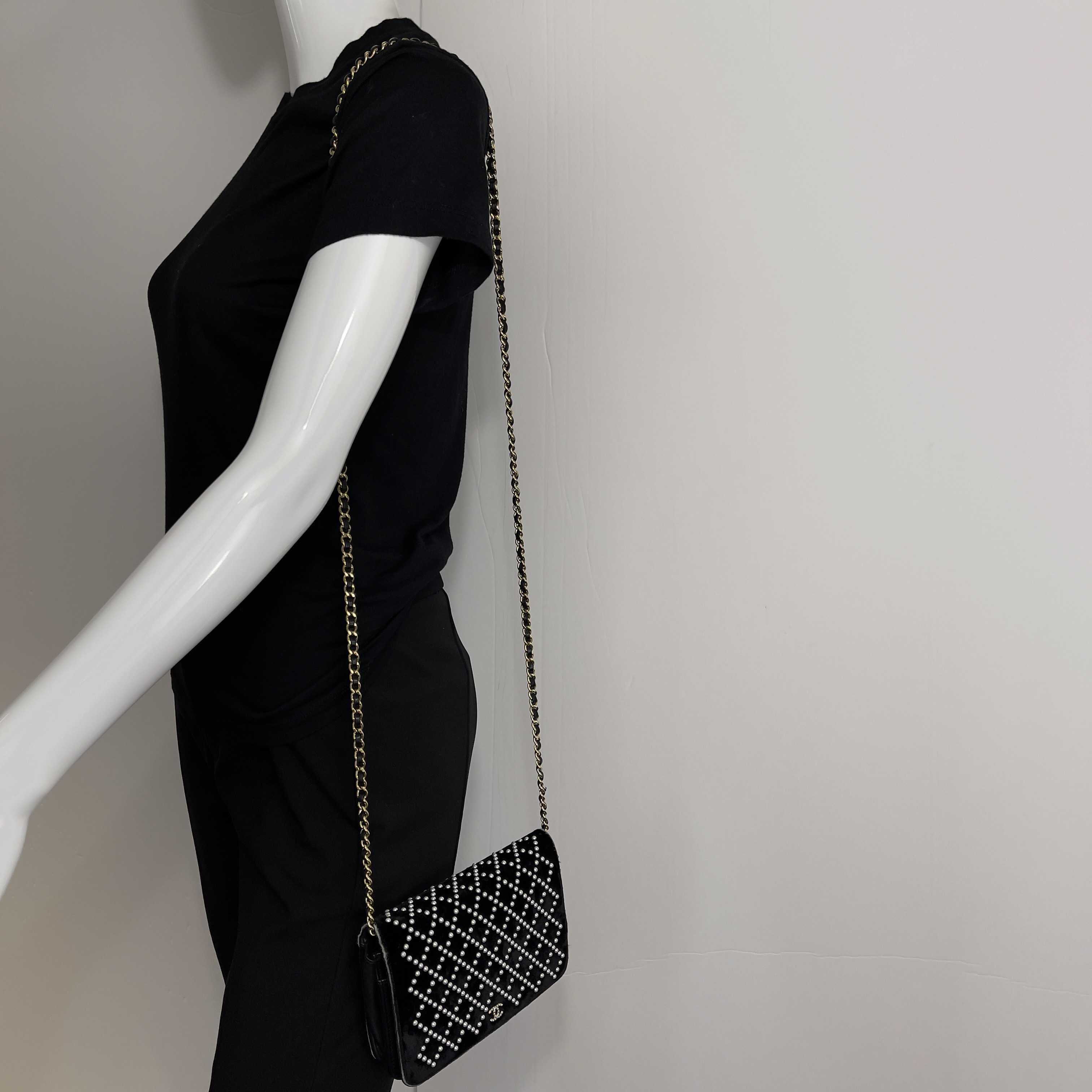 	Chanel - Metiers d'Art 2017 Black Velvet and Pearl Crossbody Wallet on Chain 12
