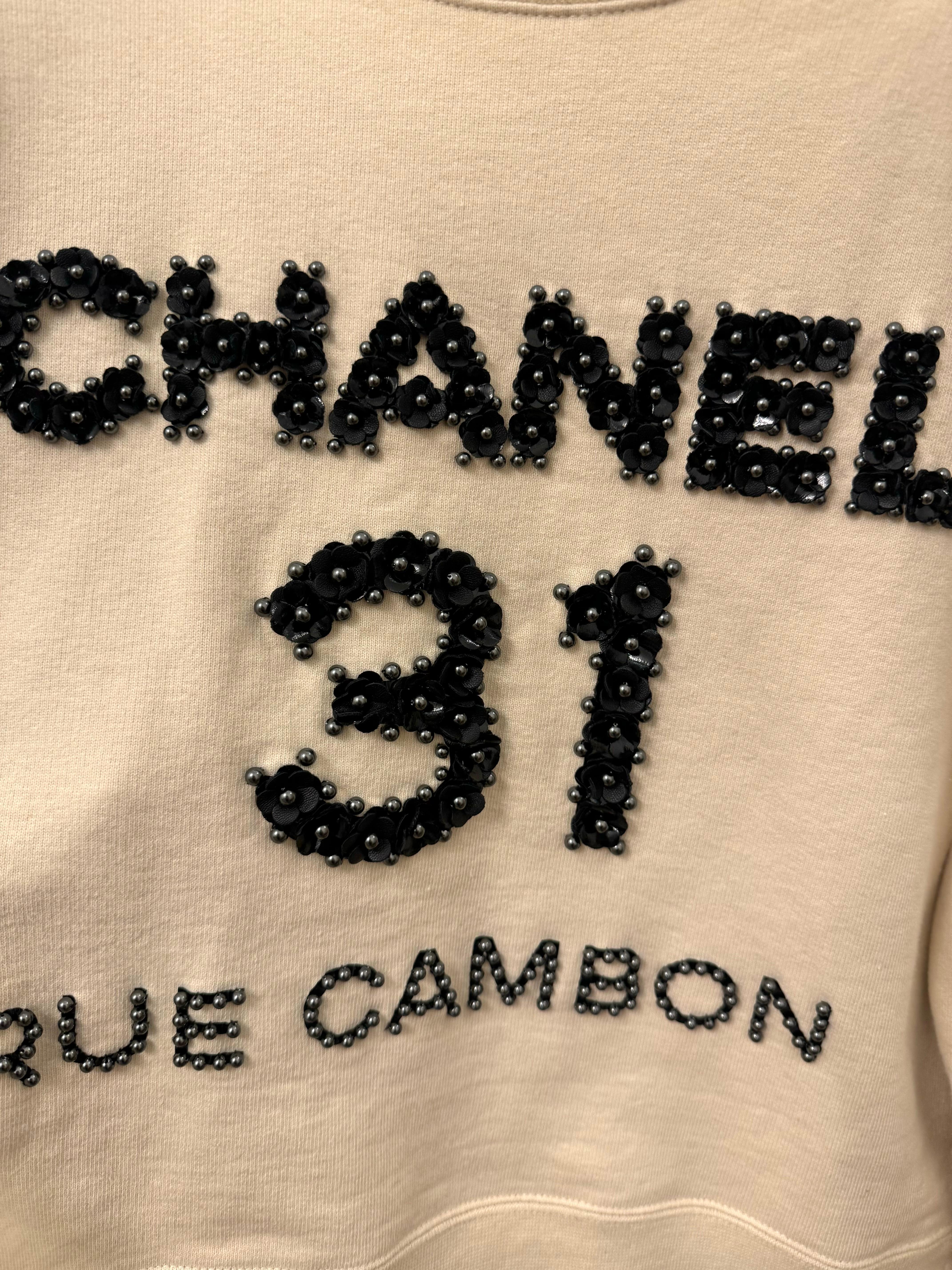 Chanel métiers d'art 2020 pasarela 31 rue Cambon sudadera de algodón Beige en venta