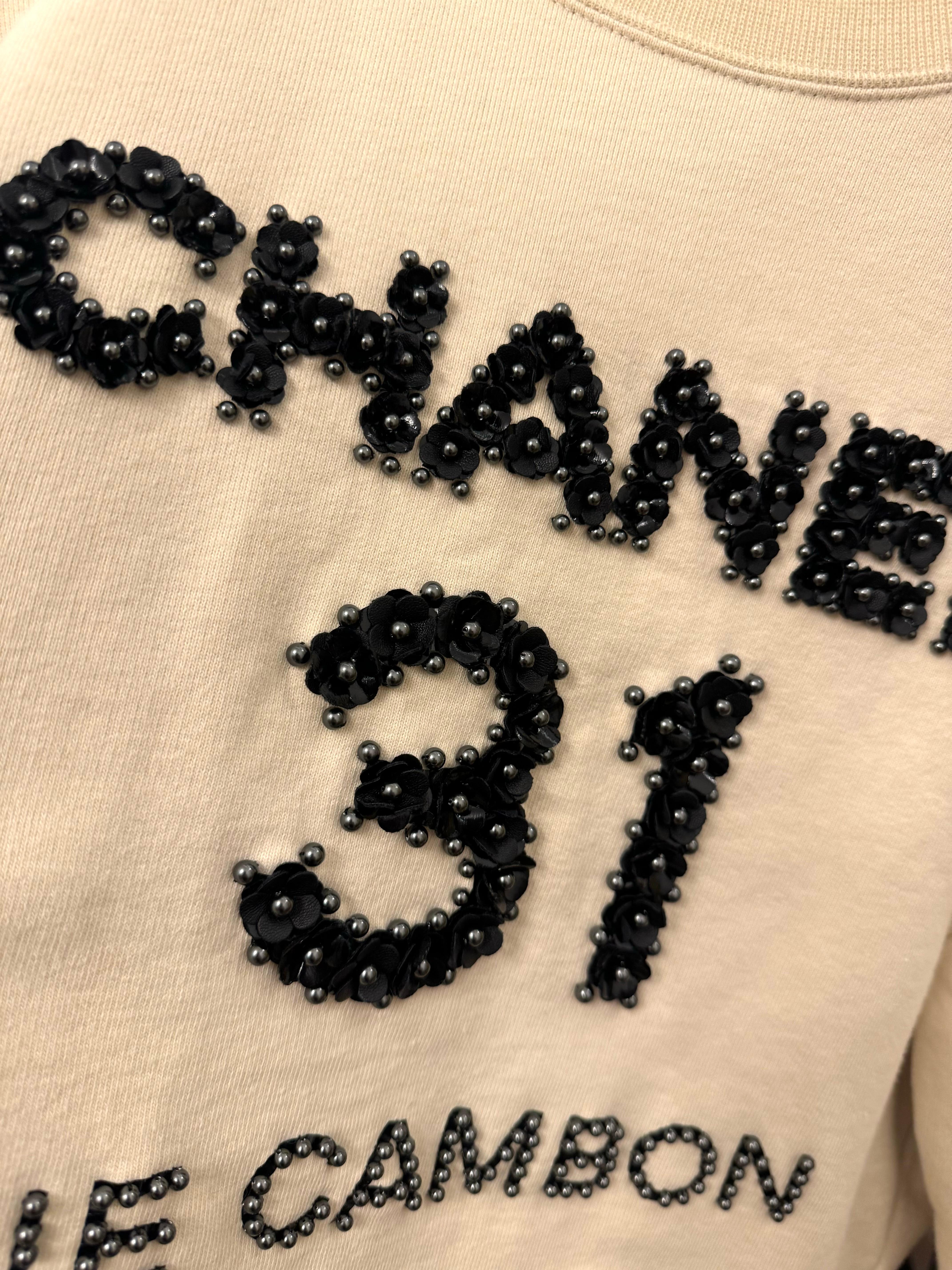Chanel métiers d'art 2020 pasarela 31 rue Cambon sudadera de algodón en Excelente estado para la venta en PARIS, FR