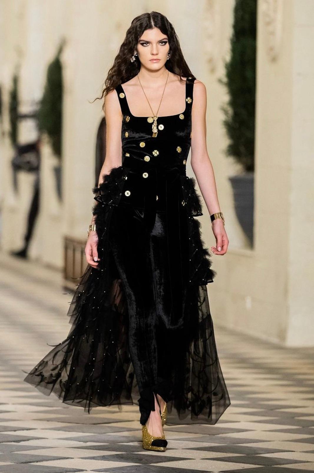 Chanel Metiers D'Art FW 2021 Black Velvet CC Bow 21A Leggings In Excellent Condition In Jersey City, NJ