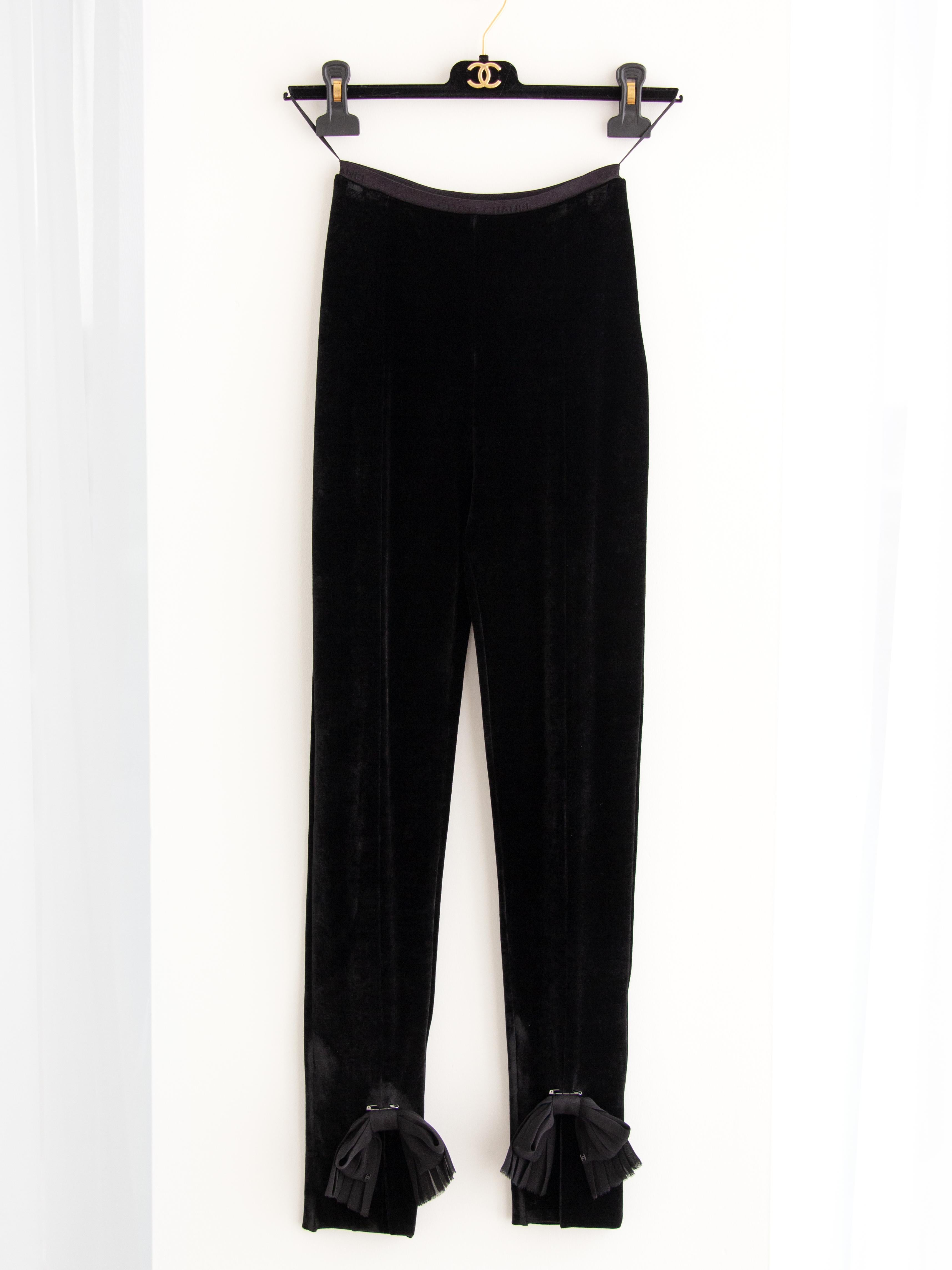 Women's Chanel Metiers D'Art FW 2021 Black Velvet CC Bow 21A Leggings