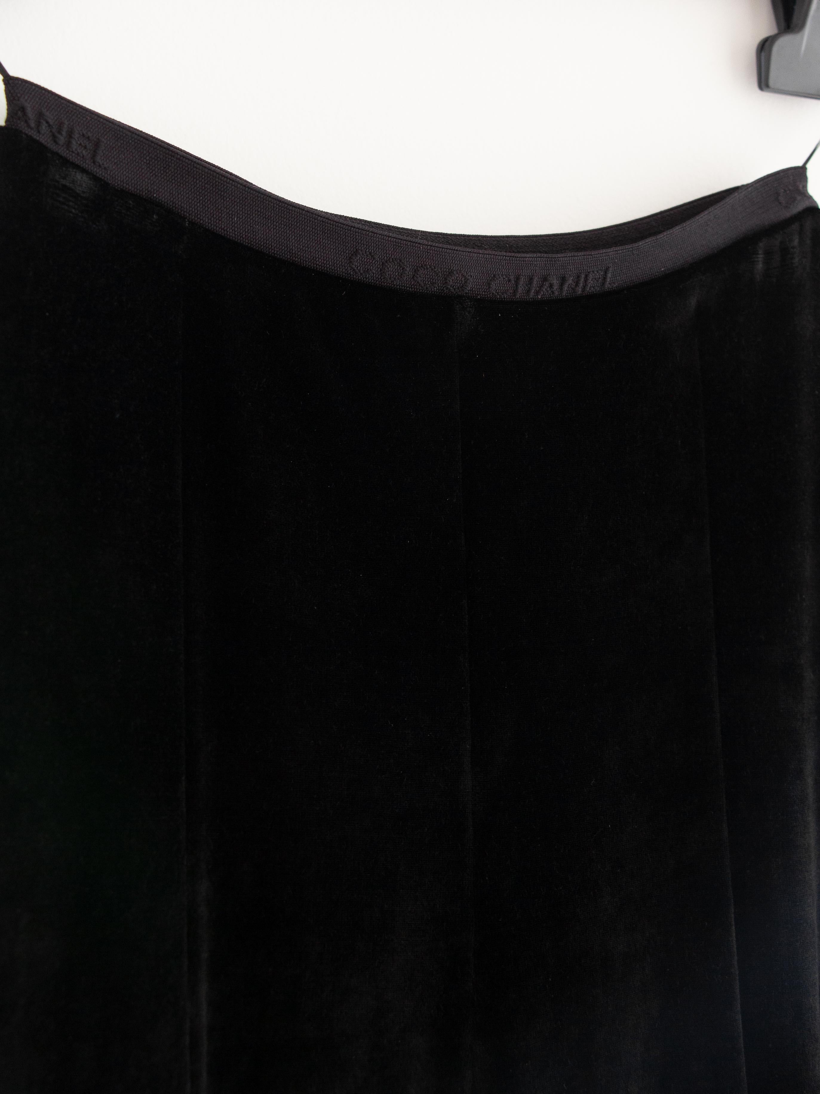 Chanel Metiers D'Art FW 2021 Black Velvet CC Bow 21A Leggings 1