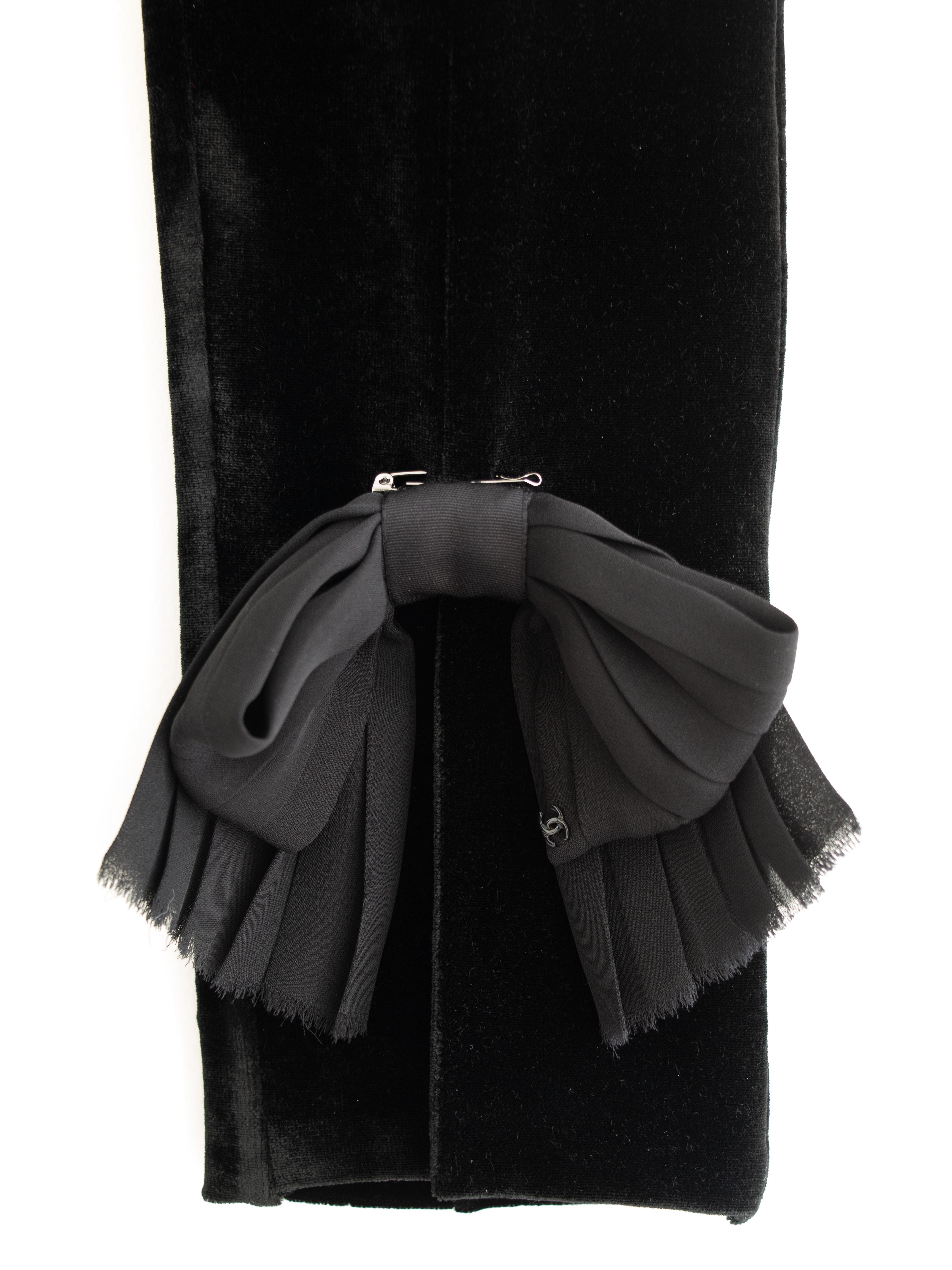 Chanel Metiers D'Art FW 2021 Black Velvet CC Bow 21A Leggings 3