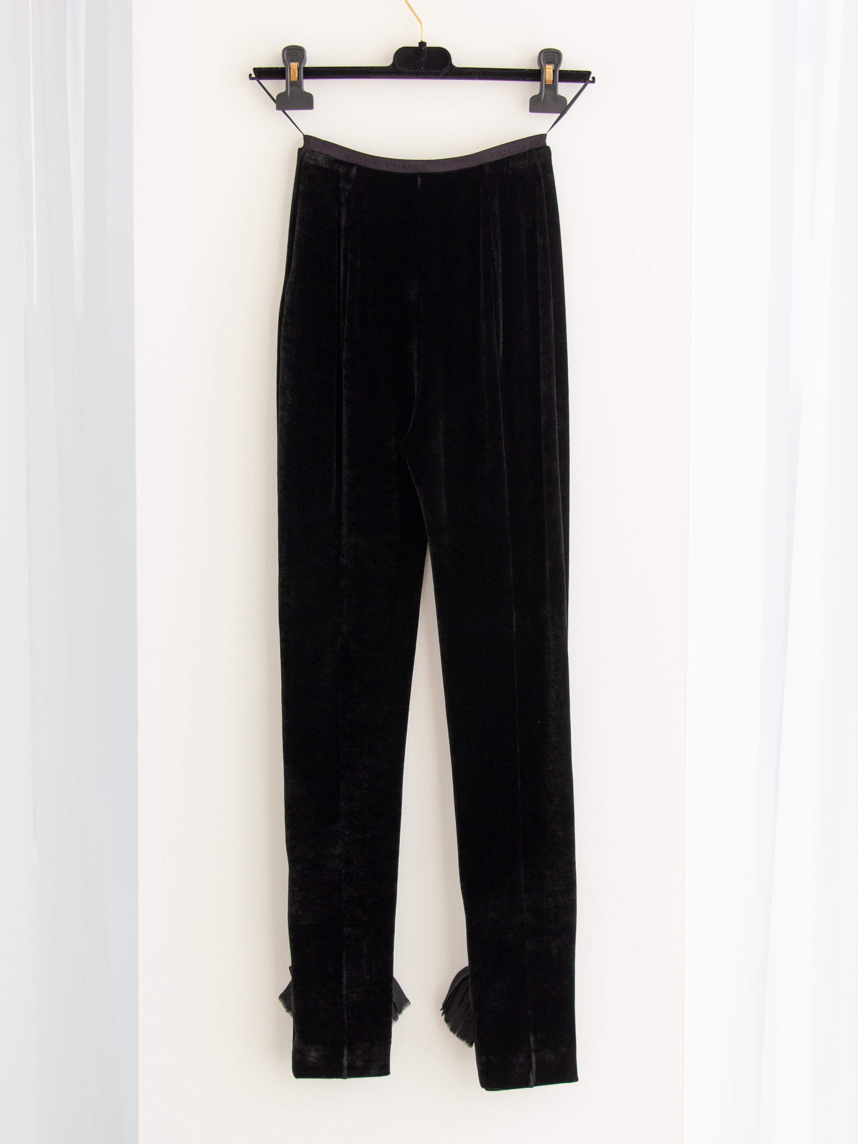 Chanel Metiers D'Art FW 2021 Black Velvet CC Bow 21A Leggings 5