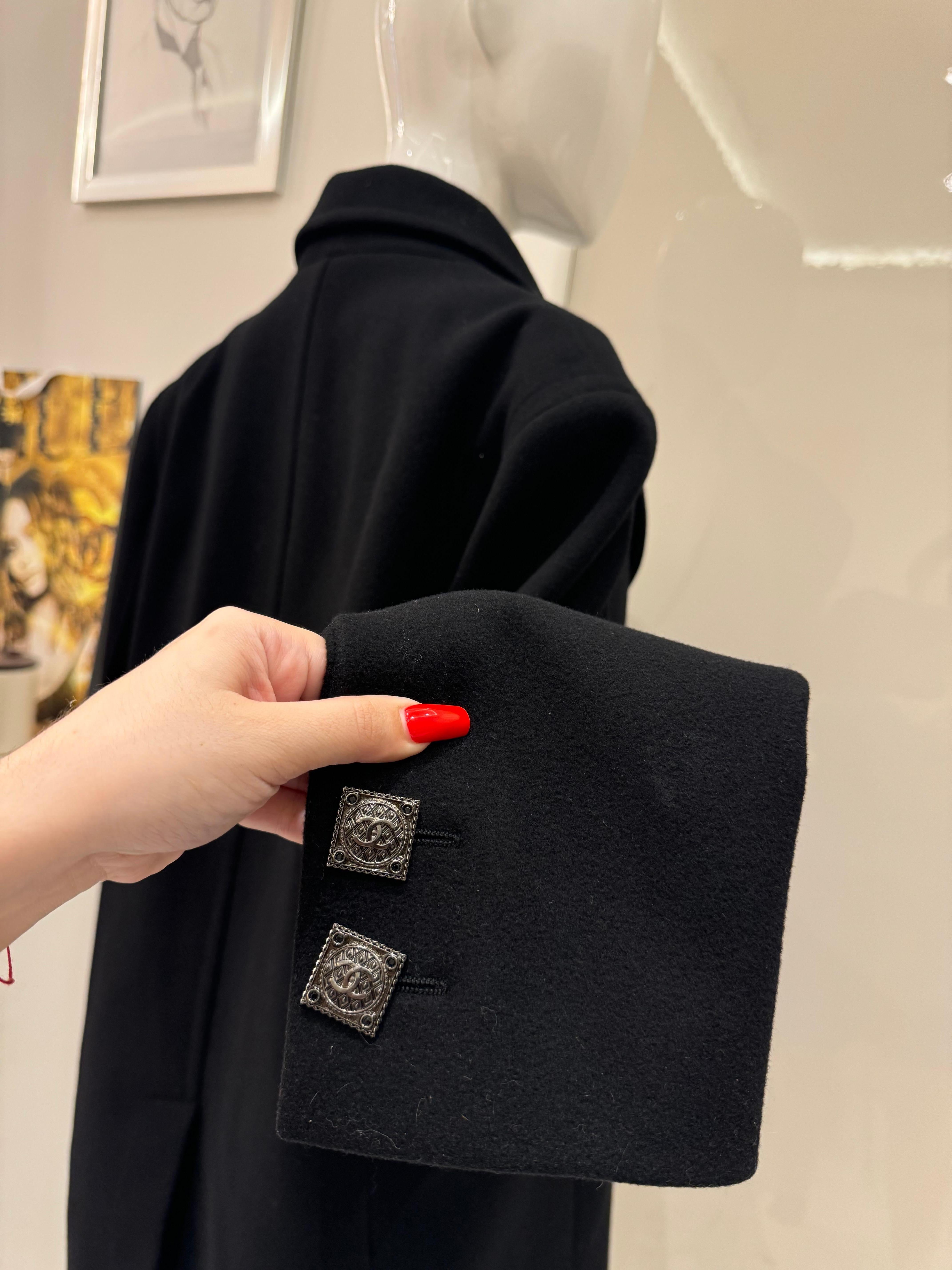 Chanel métiers d'art Paris Byzance 2011 Défilé manteau en laine noire en vente 6