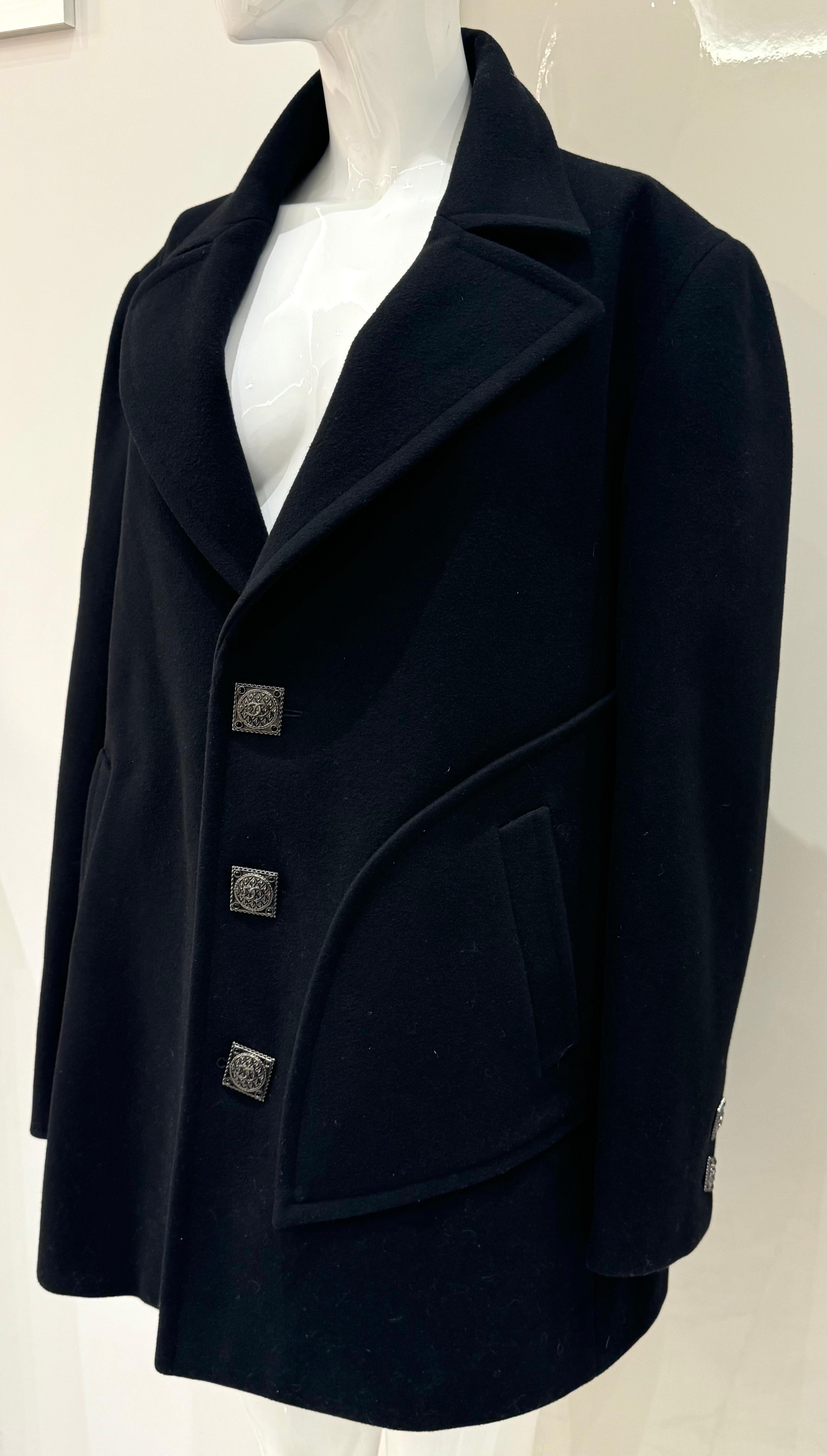 Chanel métiers d'art Paris Byzance 2011 Défilé manteau en laine noire en vente 1