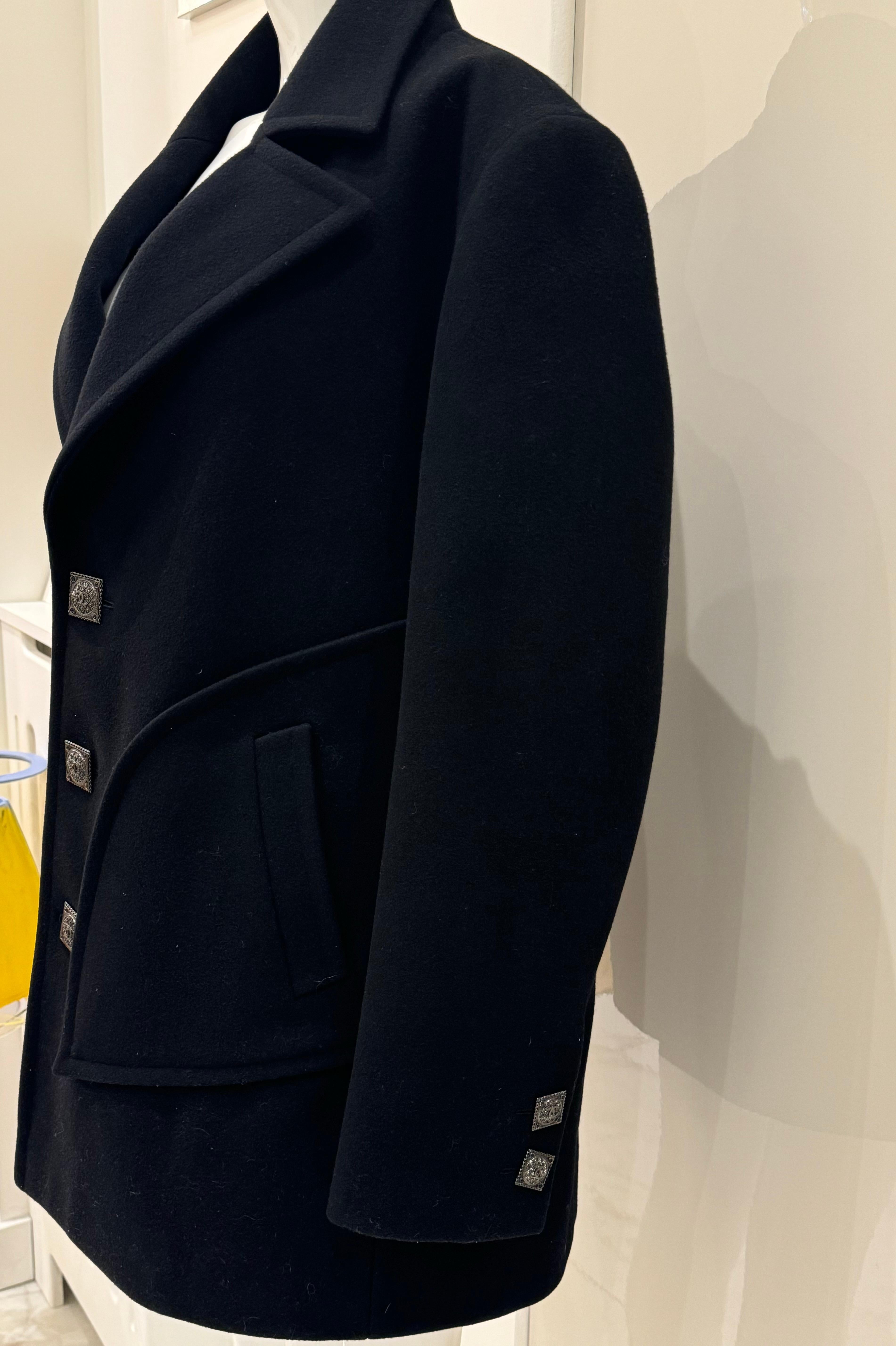 Chanel métiers d'art Paris Byzance 2011 Défilé manteau en laine noire en vente 3