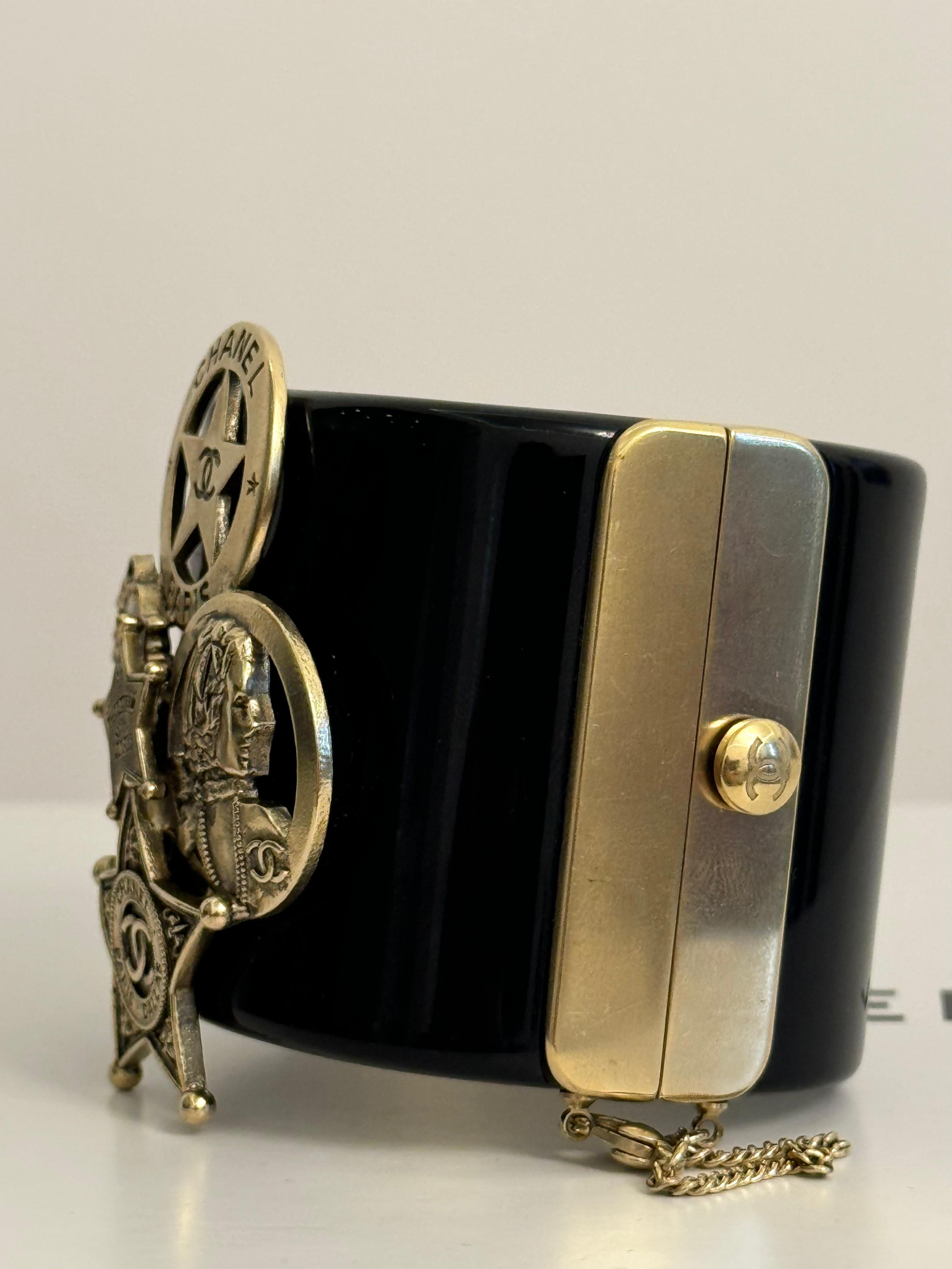 Chanel métiers d'art Paris Dallas 2014 bracelet manchette Bon état - En vente à PARIS, FR