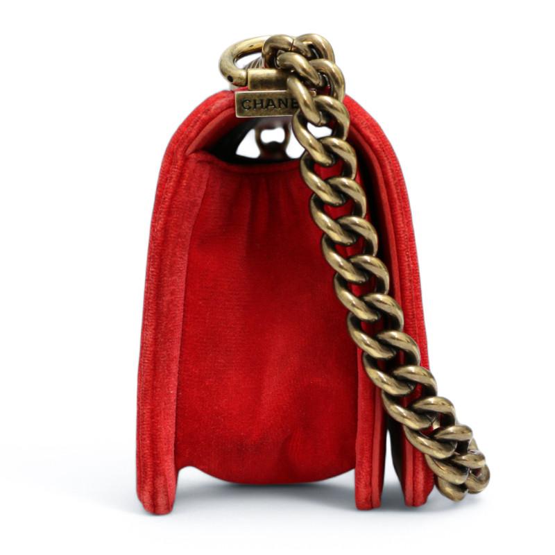 Women's or Men's Chanel Metiers d'Art Paris Edimburg Red Boy Bag For Sale