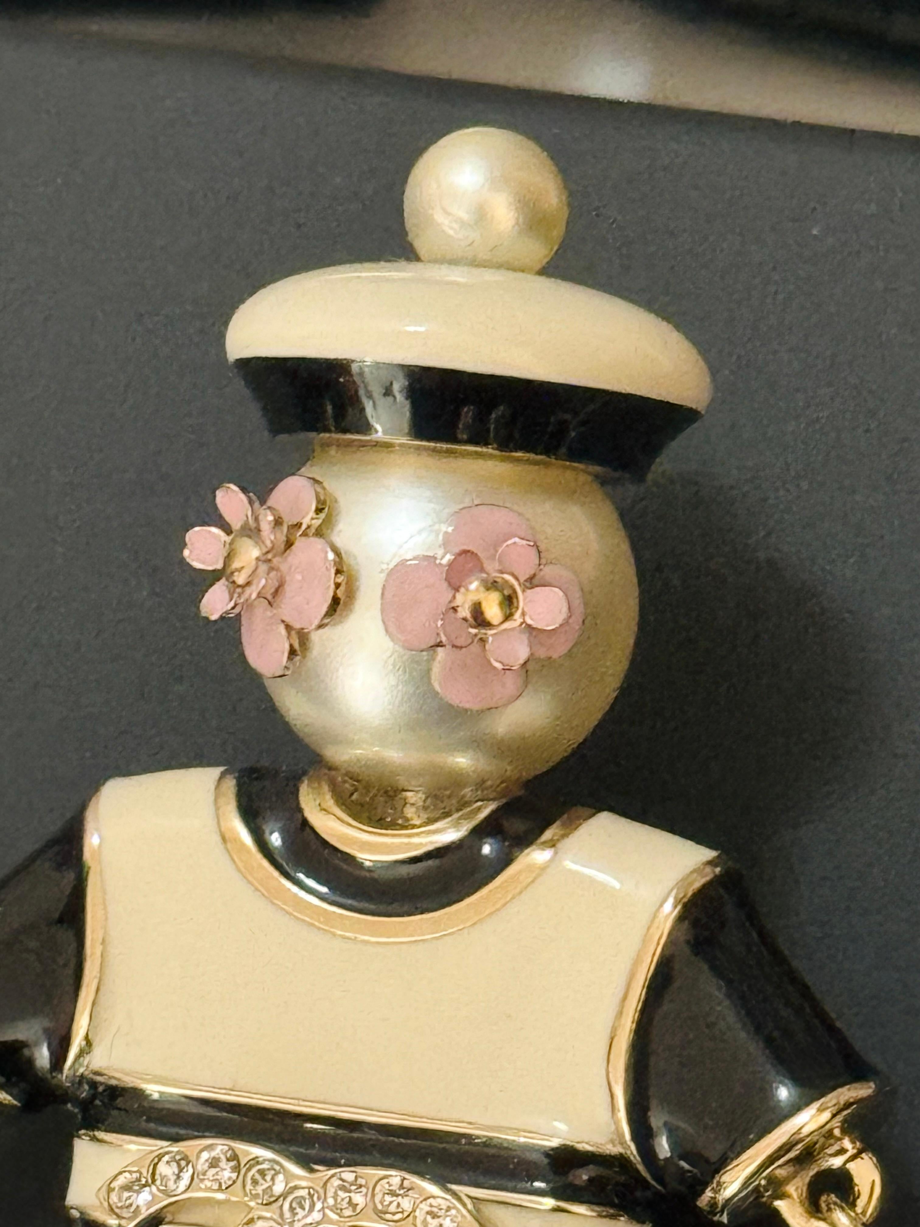 Chanel métiers d’art Paris Hambourg 2018 rare coco sailor doll brooch In Excellent Condition For Sale In PARIS, FR