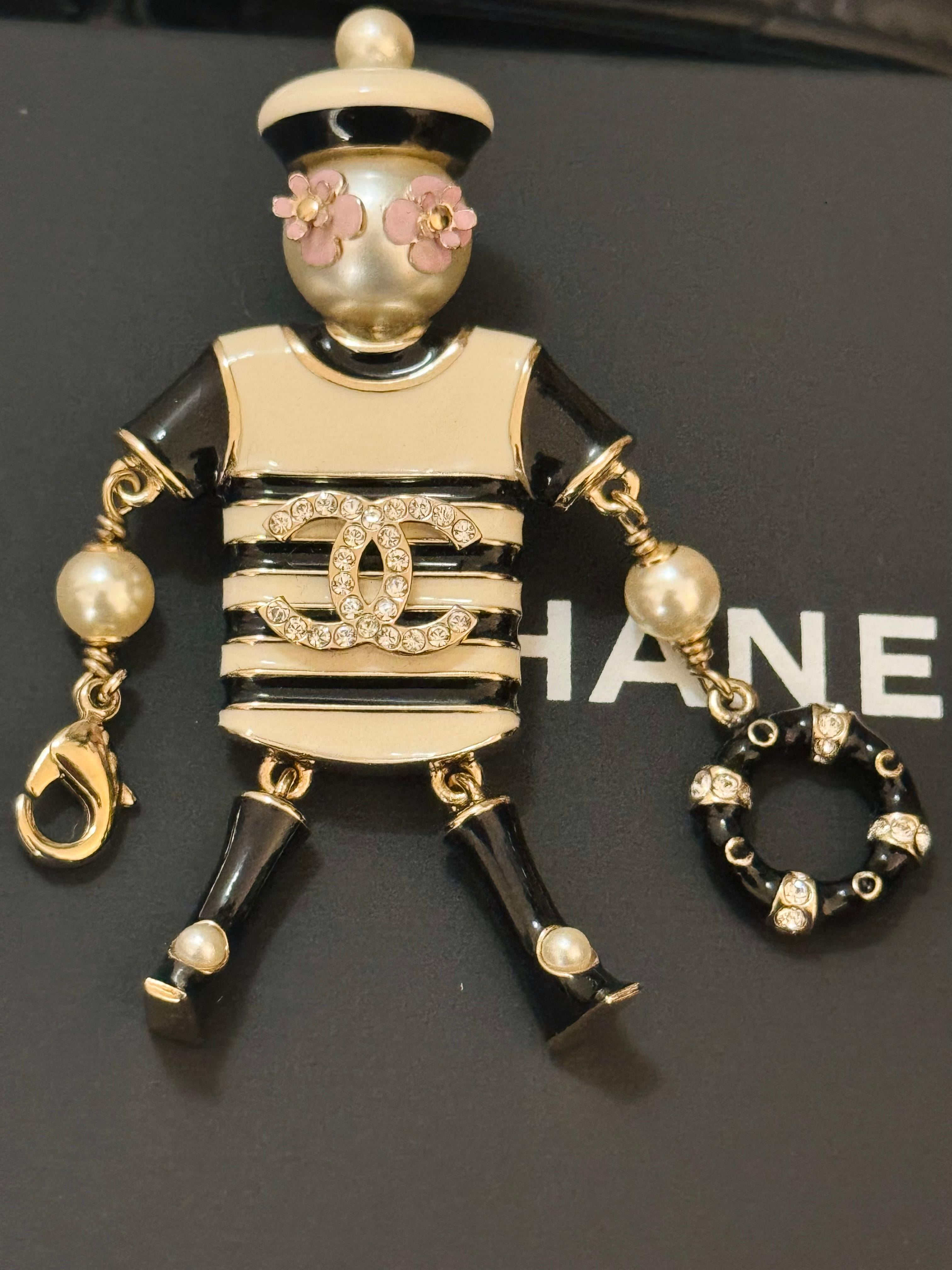 Women's or Men's Chanel métiers d’art Paris Hambourg 2018 rare coco sailor doll brooch For Sale