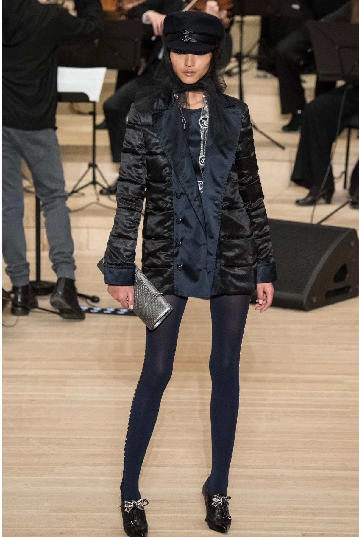 Chanel métiers d’art Paris Hambourg Pre Fall 2018 pre fall Collection by Karl Lagerfeld runway silk puffer jacket, anchor cc logo buttons, size 40 FR fits US 0 up to US 6, never worn. 