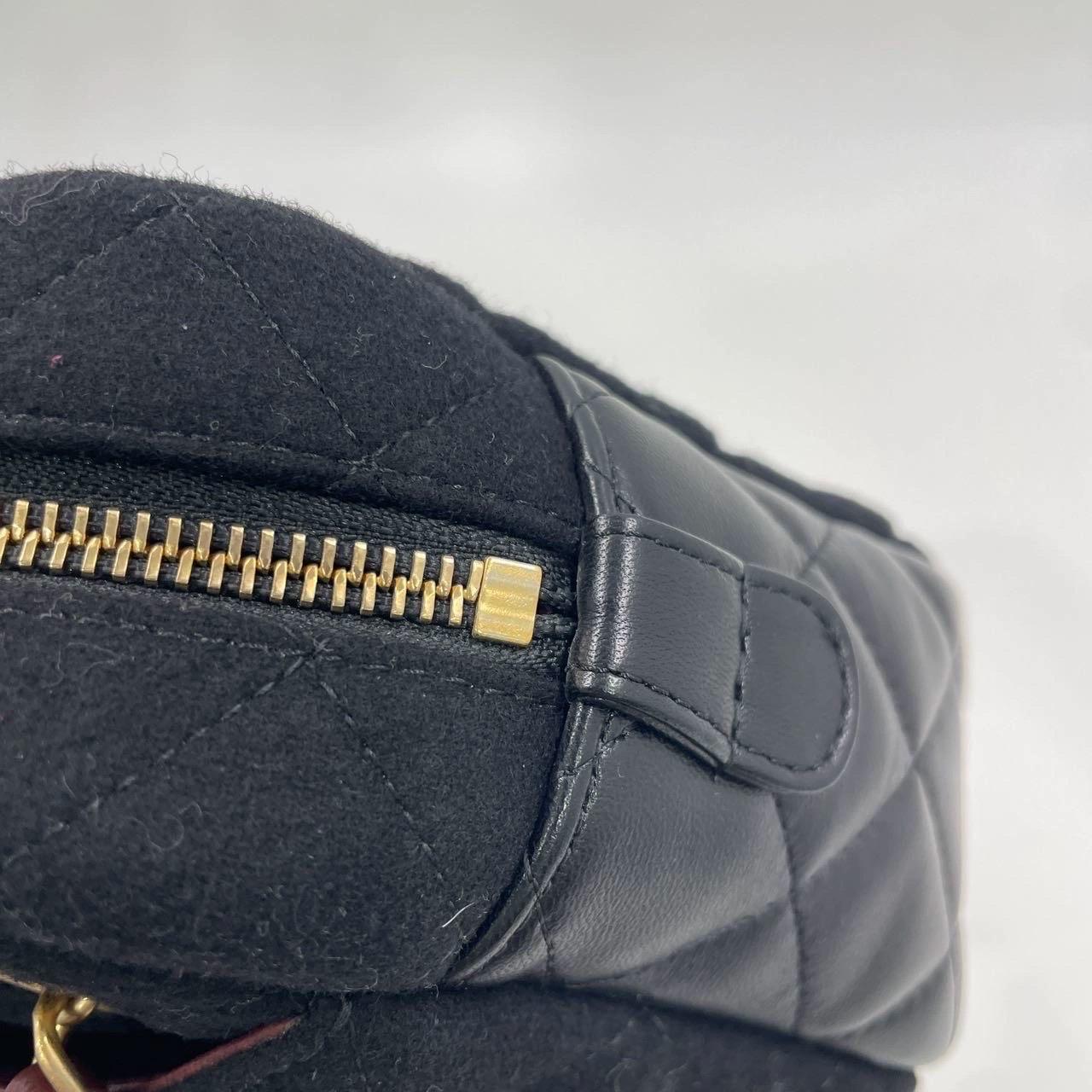 Chanel Métiers d'Art Paris-Hamburg Wool Charms Camera Bag For Sale 15