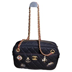 Bolsa para cámara Chanel Métiers d'Art París-Hamburgo Charms de lana