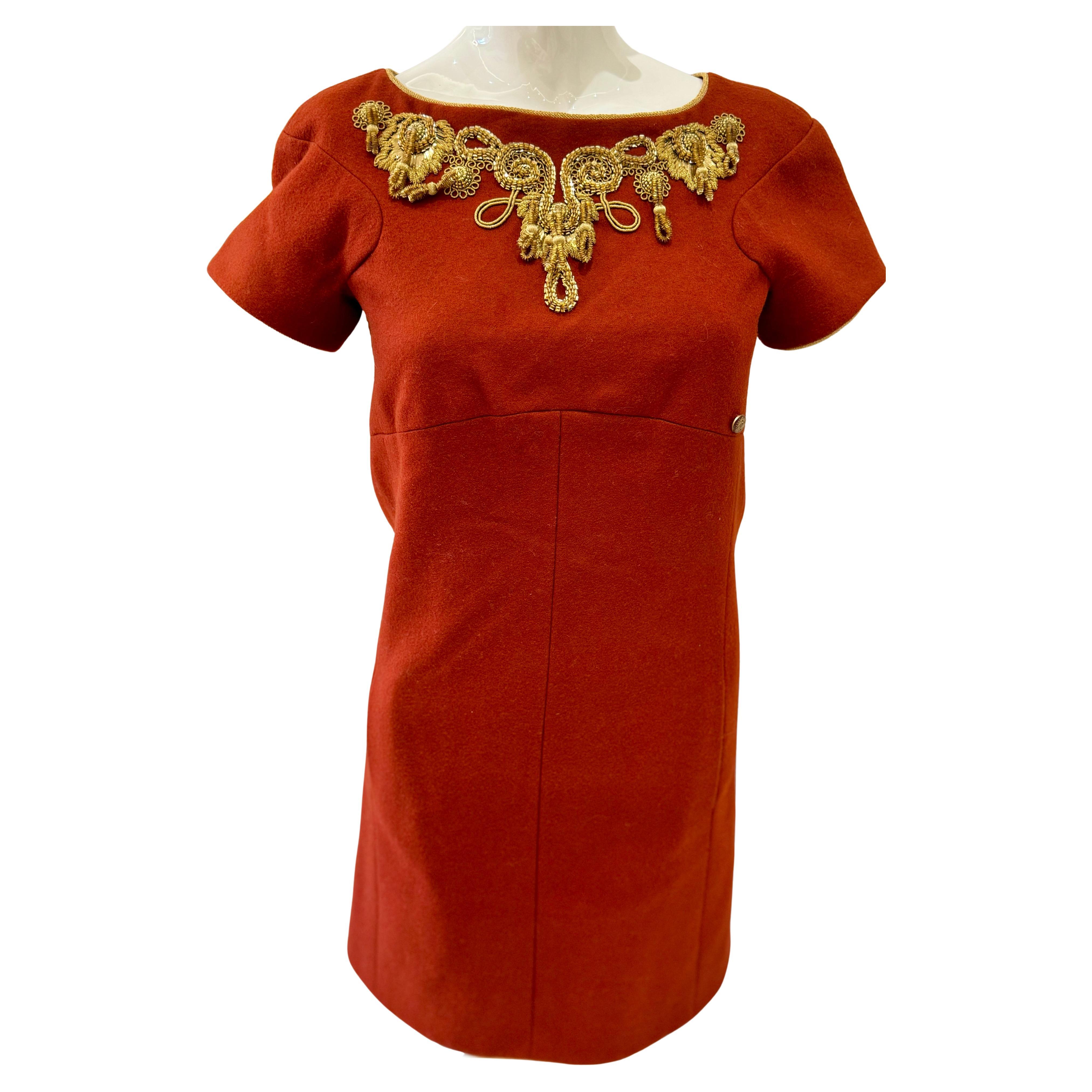 Chanel métiers d'art Parigi Salisburgo 2015 abito rosso ricamato in passerella