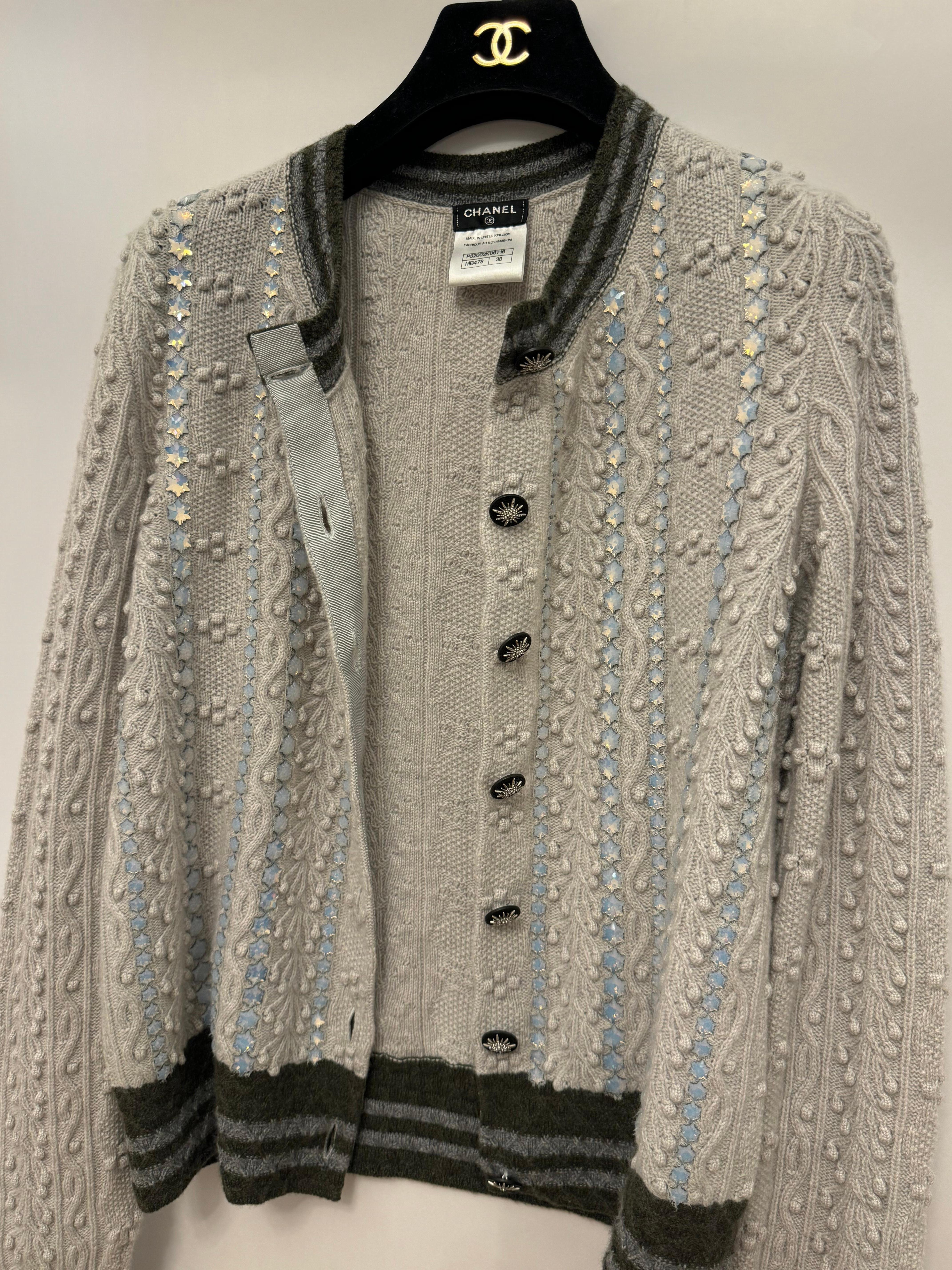 Chanel métiers d'art Paris Salzburg pre fall 2015 cardigan en broderie de cachemire. en vente 7
