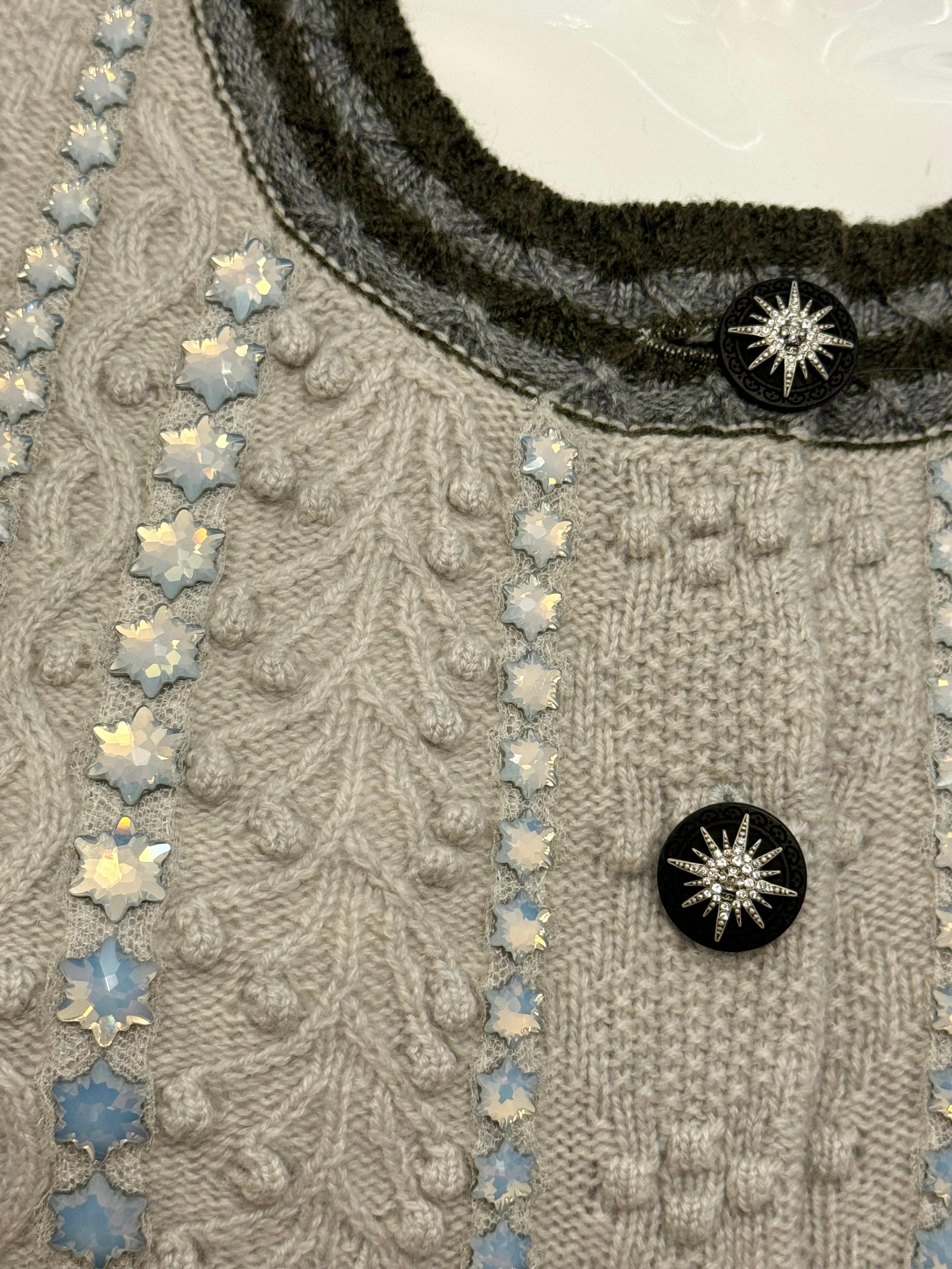 Chanel métiers d'art Paris Salzburg pre fall 2015 cardigan en broderie de cachemire. Excellent état - En vente à PARIS, FR