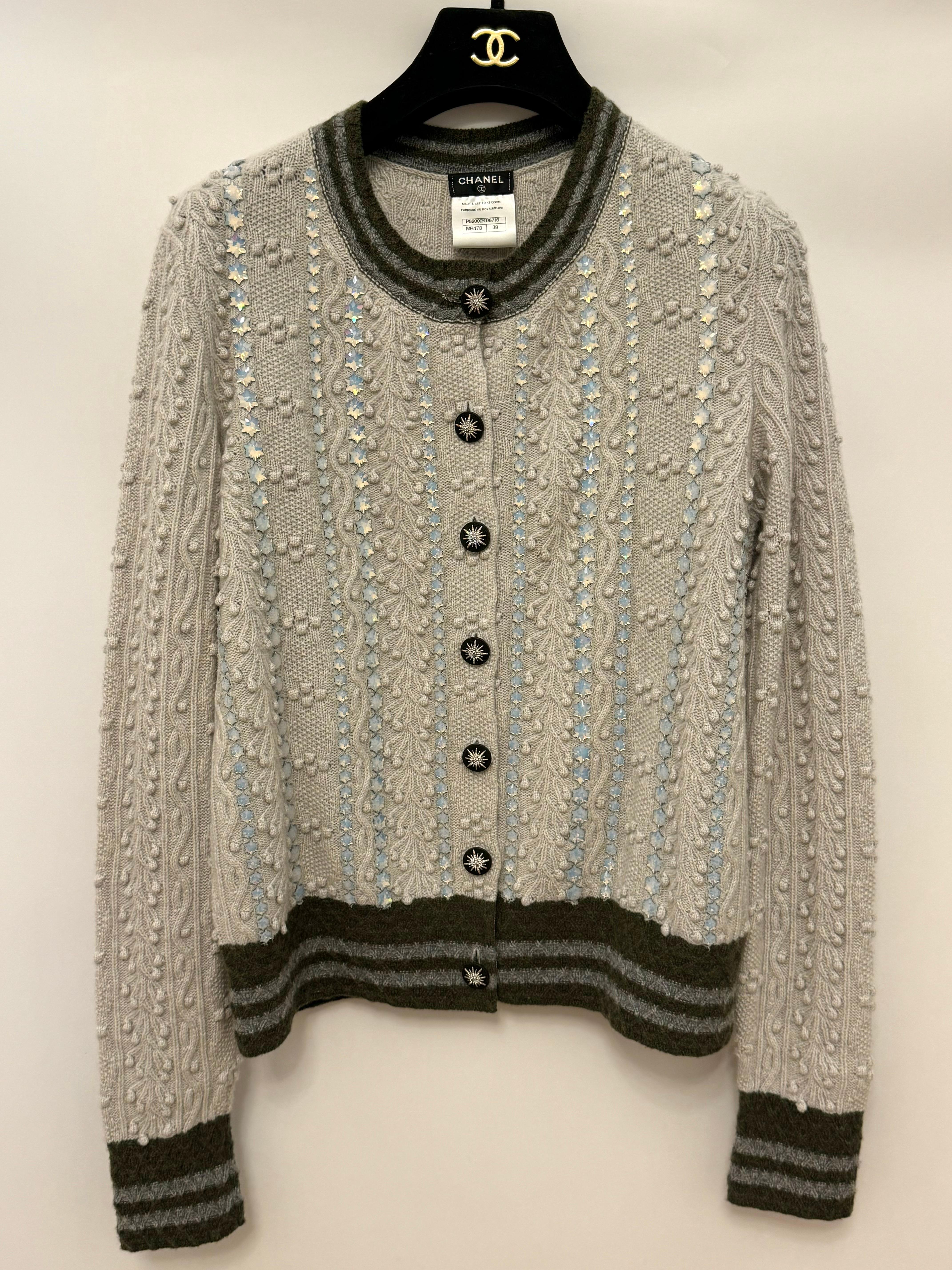 Chanel métiers d'art Paris Salzburg pre fall 2015 cardigan en broderie de cachemire. Unisexe en vente