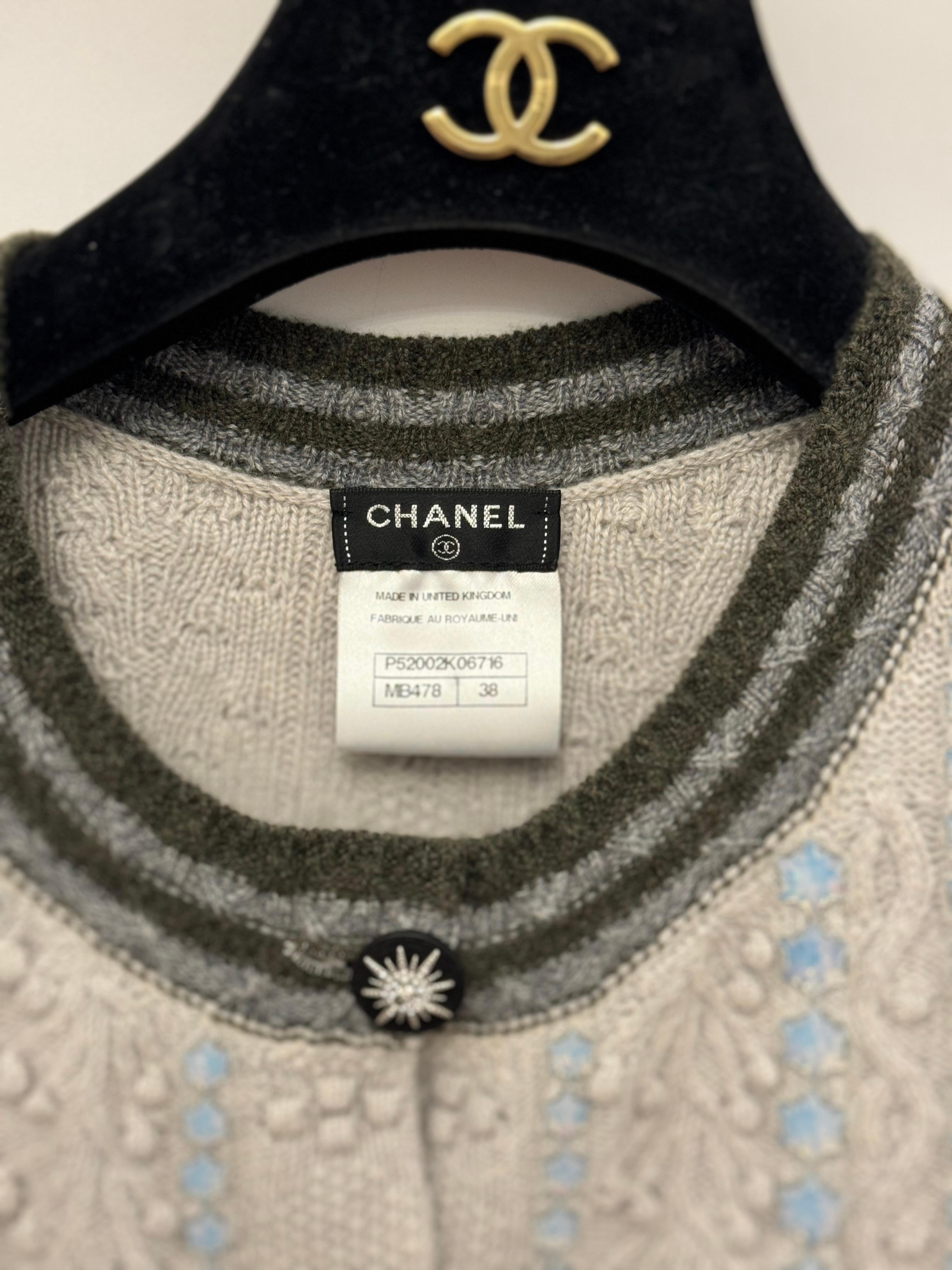 Chanel métiers d'art Paris Salzburg pre fall 2015 cardigan en broderie de cachemire. en vente 1