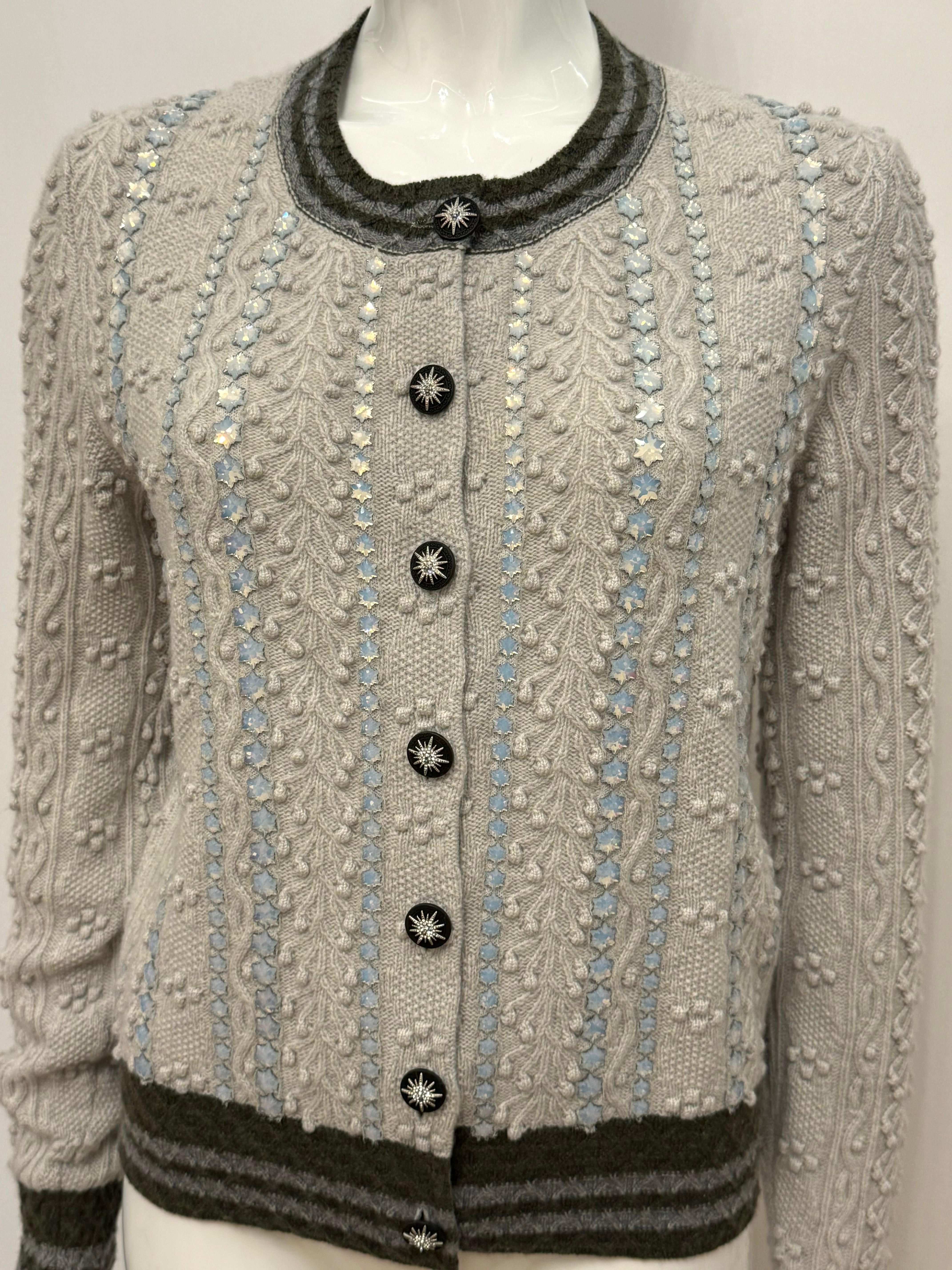 Chanel métiers d'art Paris Salzburg pre fall 2015 cardigan en broderie de cachemire. en vente 4