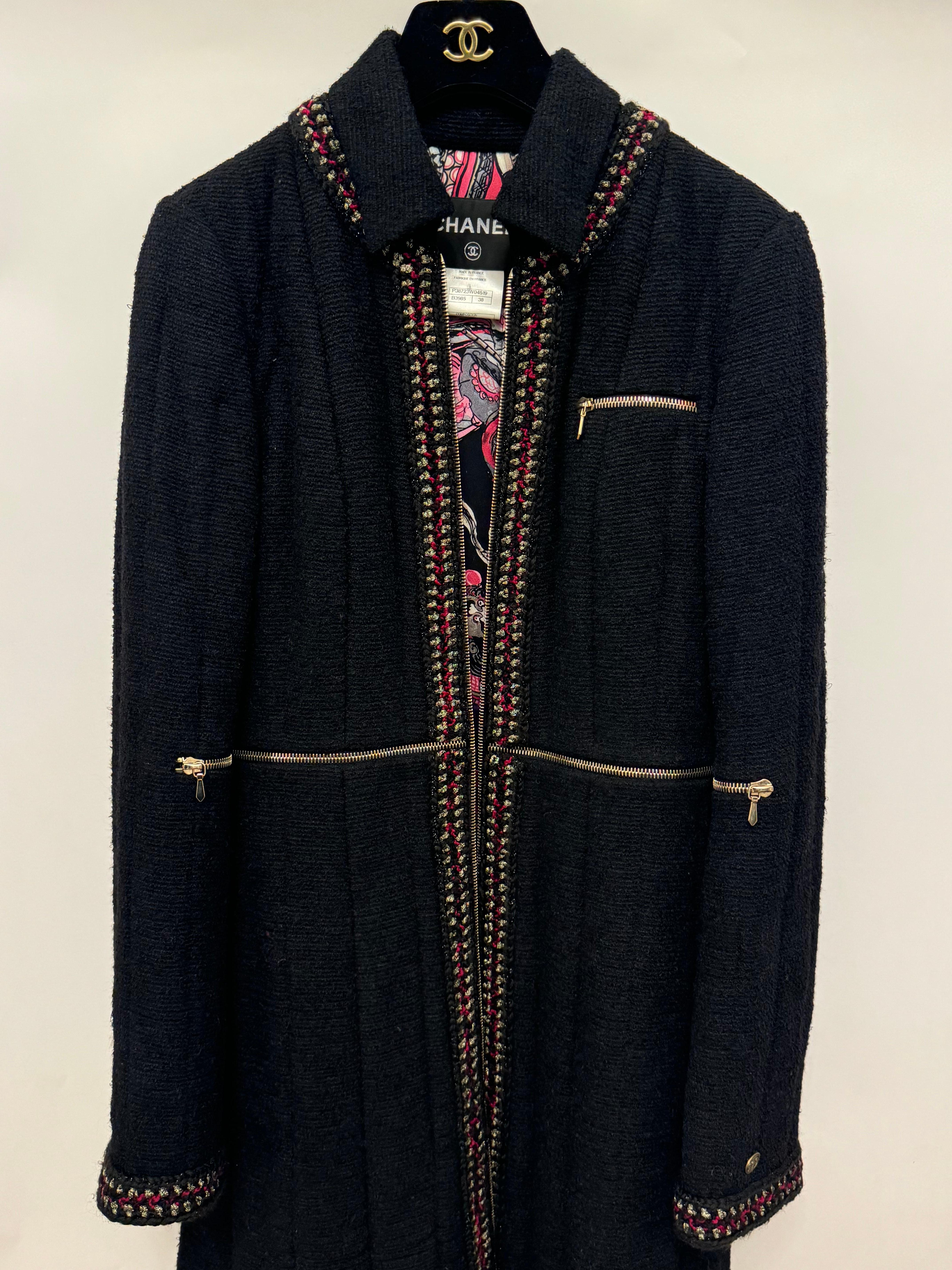 Noir Chanel Métiers d'art Paris Shanghai manteau du défilé pré automne 2010 par Karl Lagerfeld en vente