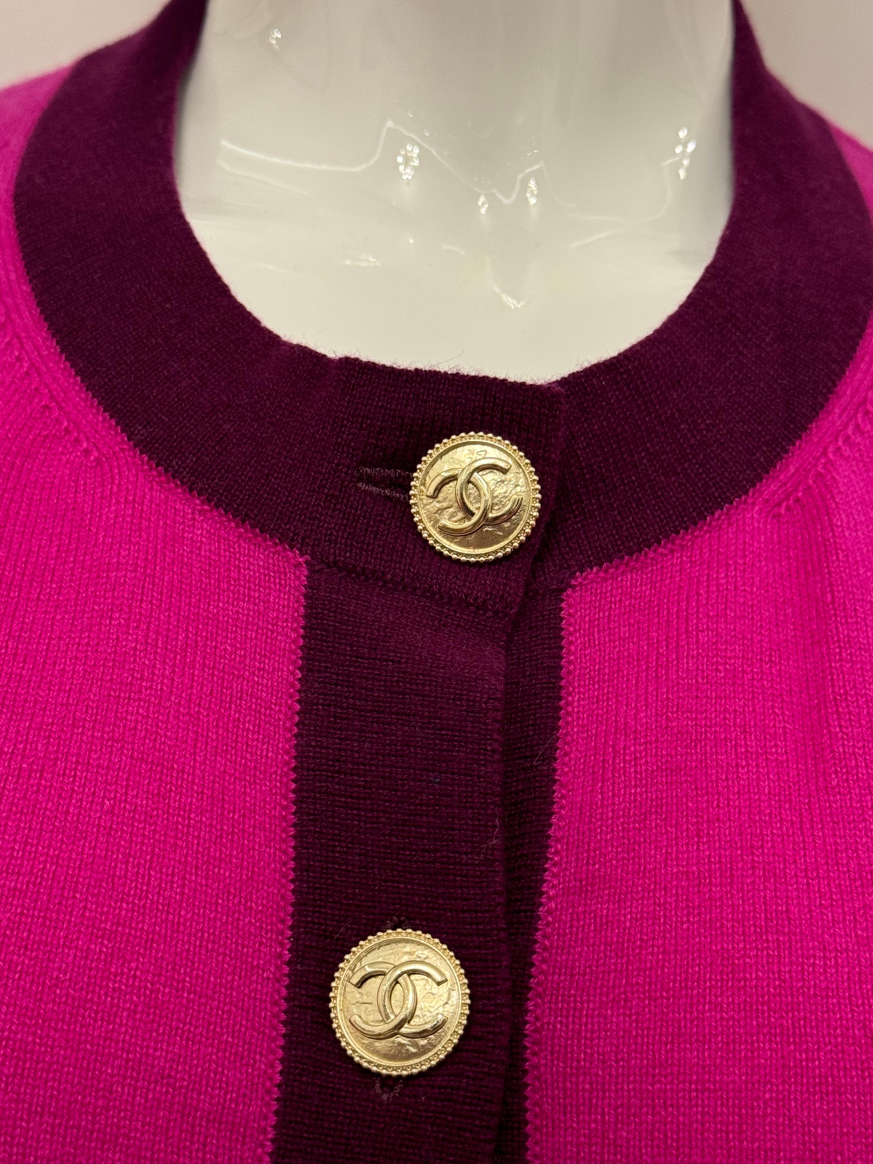 Chanel métiers d’art Pre Fall 2020 runway short sleeve cashmere cardigan For Sale 2