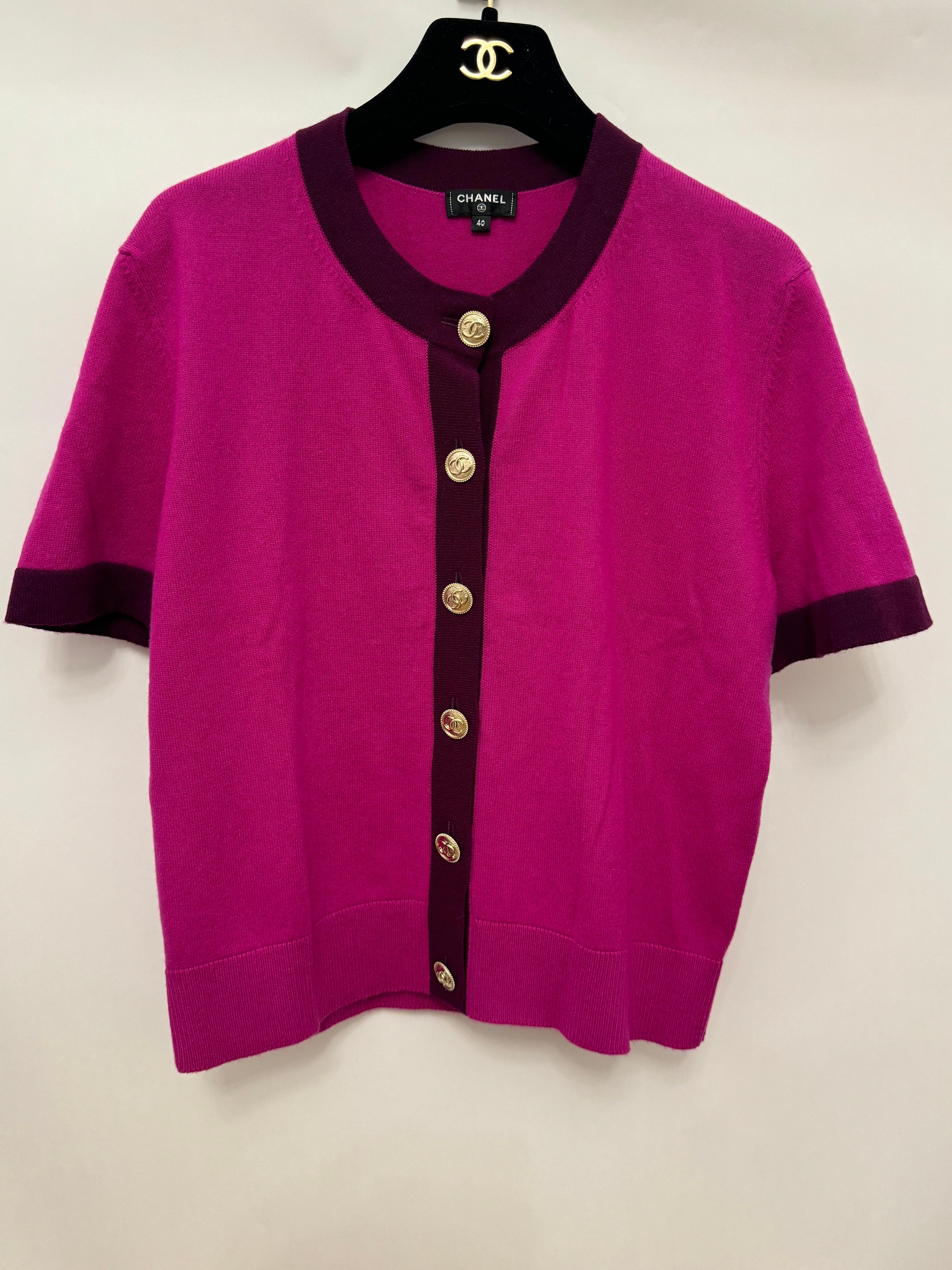 Chanel métiers d’art Pre Fall 2020 runway short sleeve cashmere cardigan For Sale 3