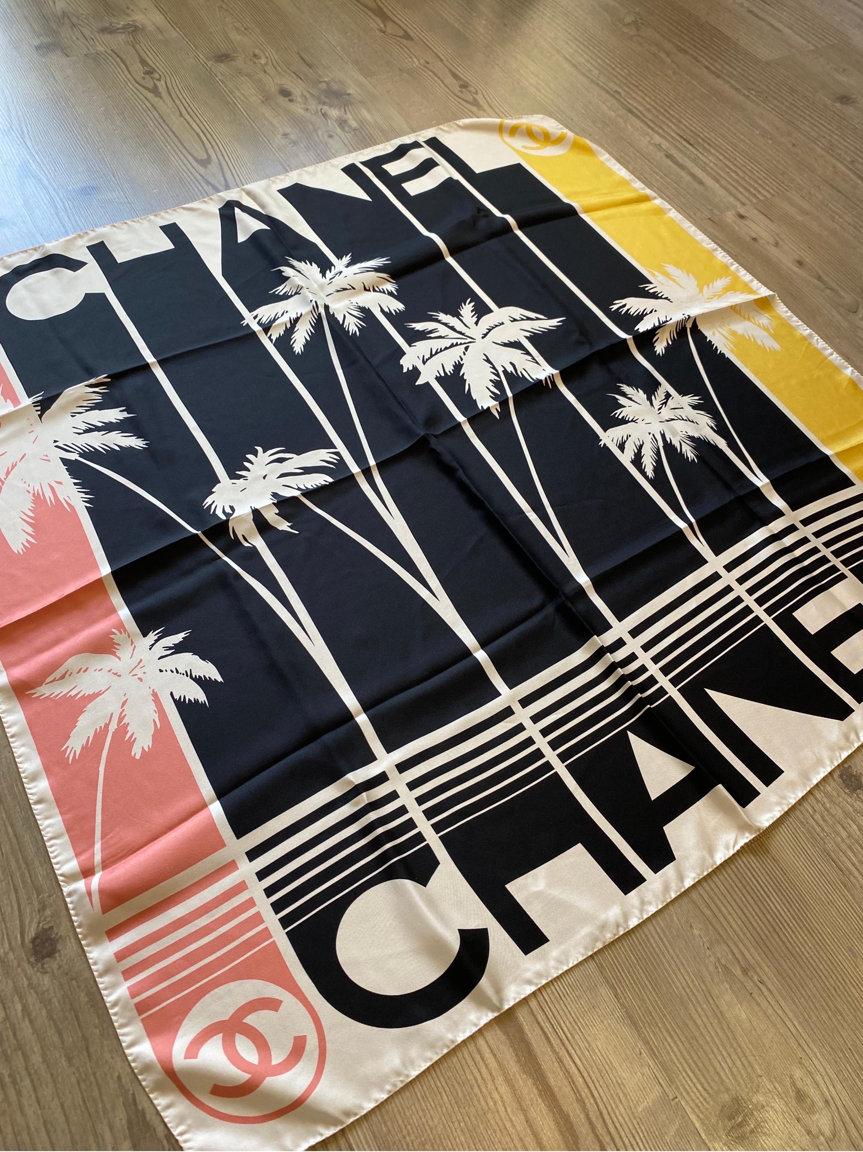 Chanel Miami silk scarf
In silk. Measurements: 92 x 92 cm.
Miami Collection.
In excellent condition.