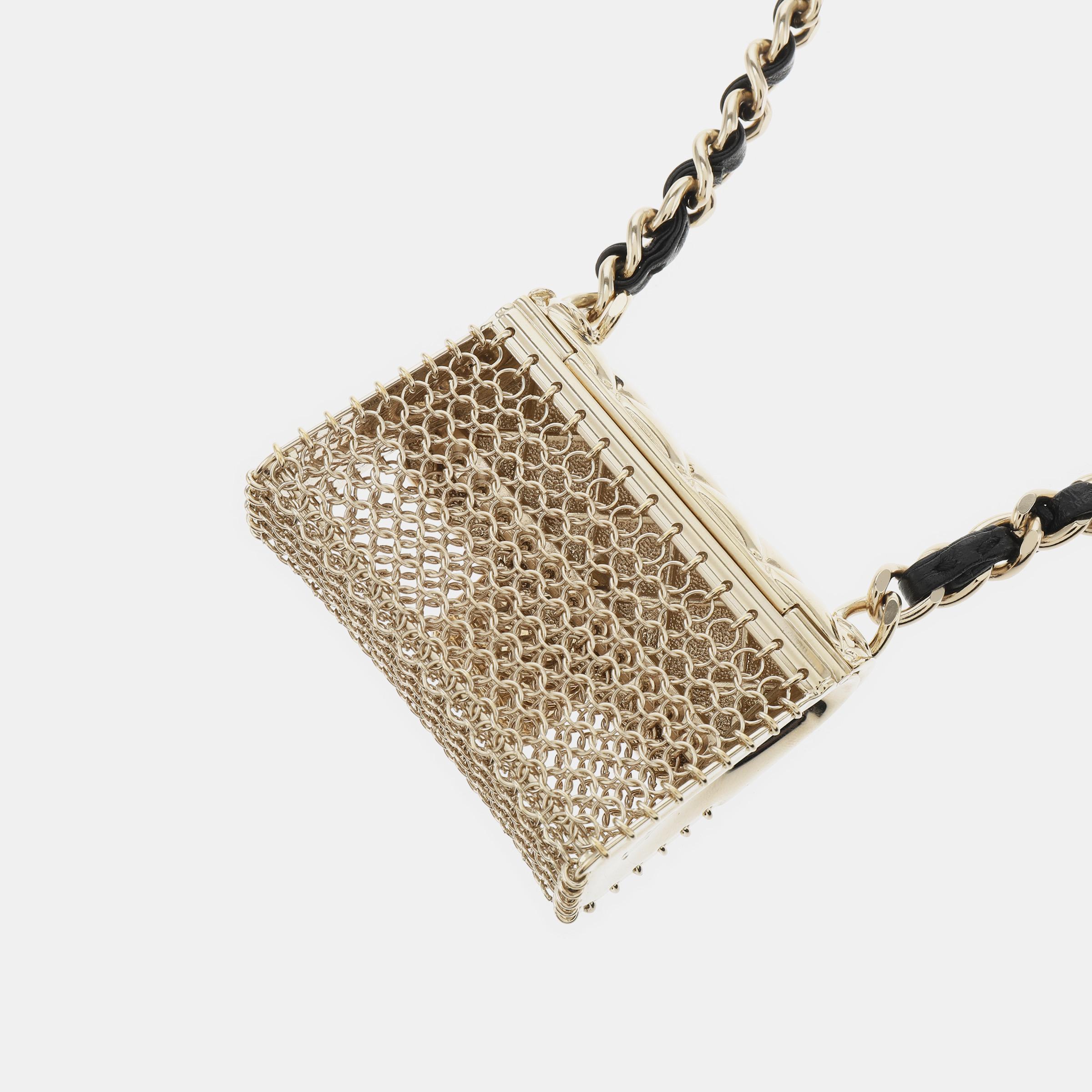 Chanel Micro Flap Bag Charm Collar Gargantilla con Cadena Matelasse en venta 3