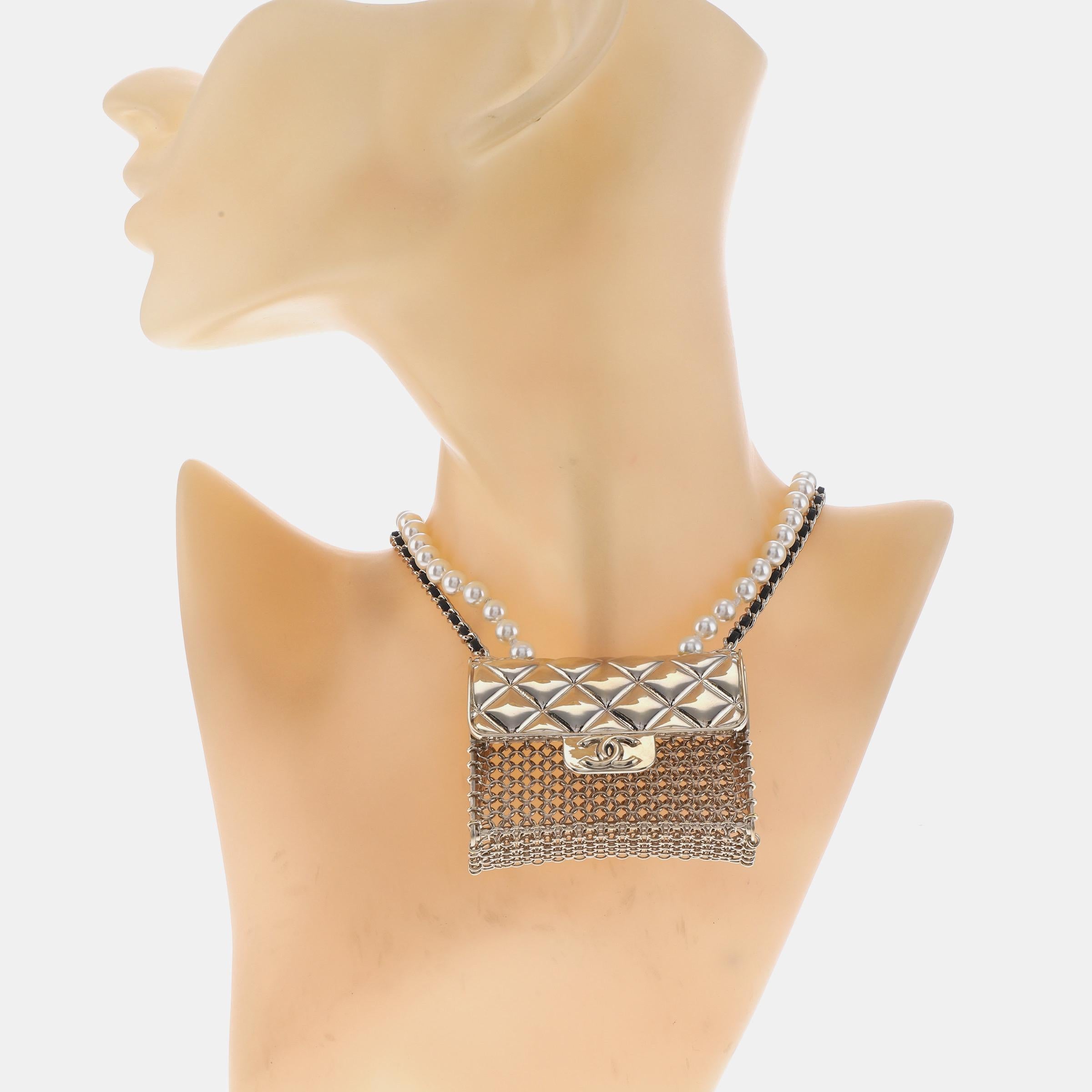 Chanel Micro Flap Bag Charm Chain Long Necklace with Matelasse and Pearl Chain In Excellent Condition For Sale In AUBERVILLIERS, FR